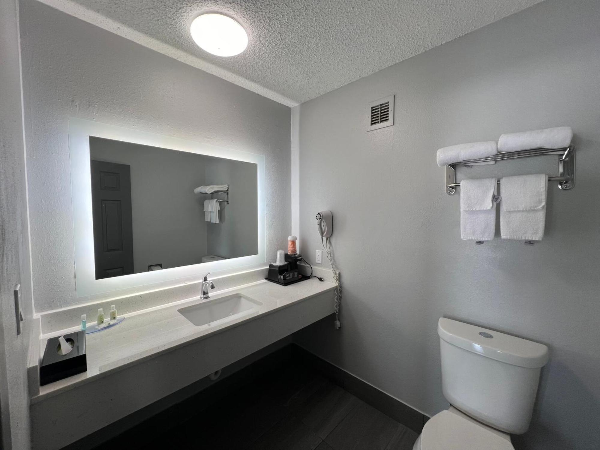 King Room - Disability Access/Non Smoking