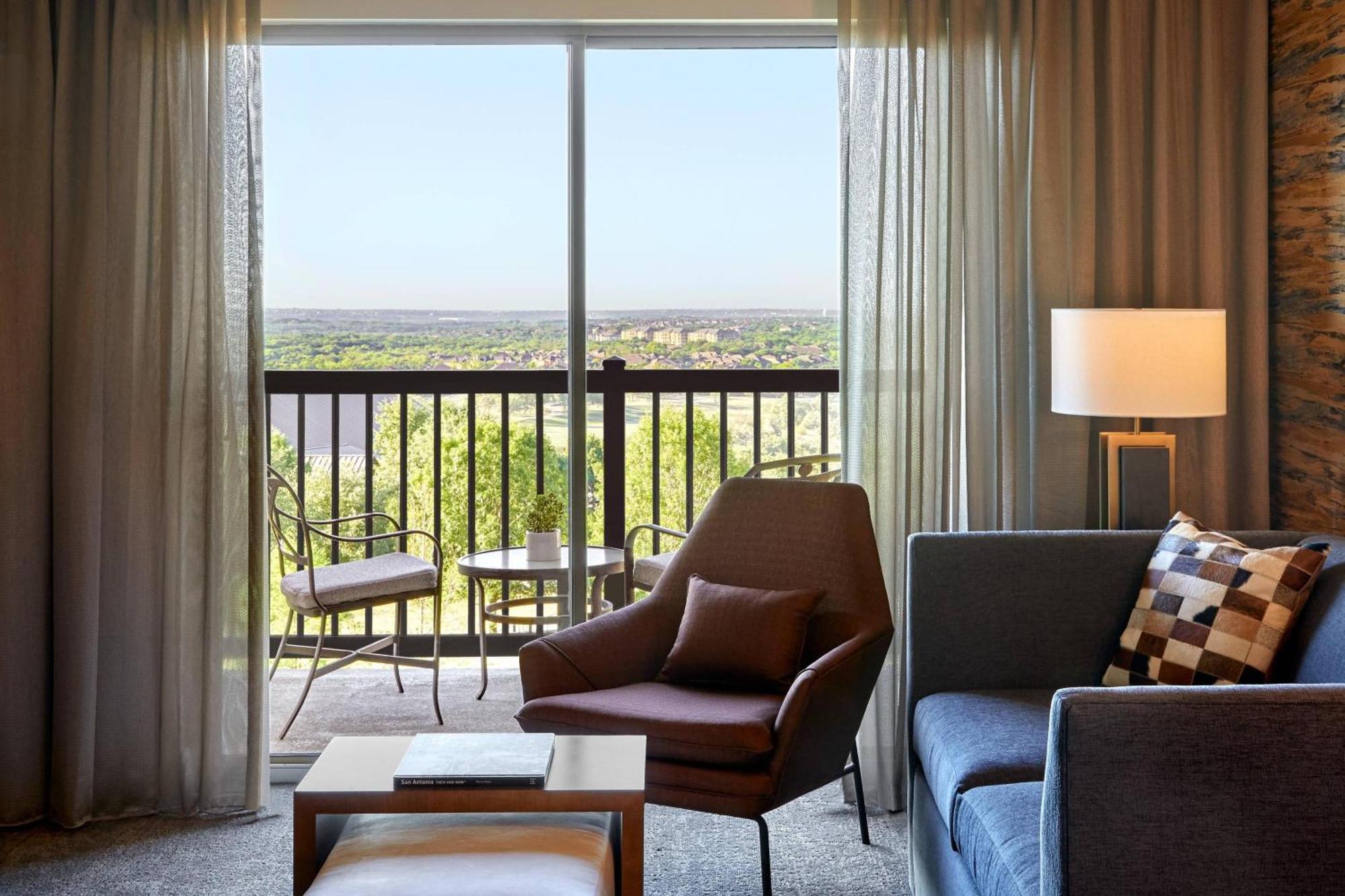 Executive One-Bedroom Suite,1610226527:JPEG