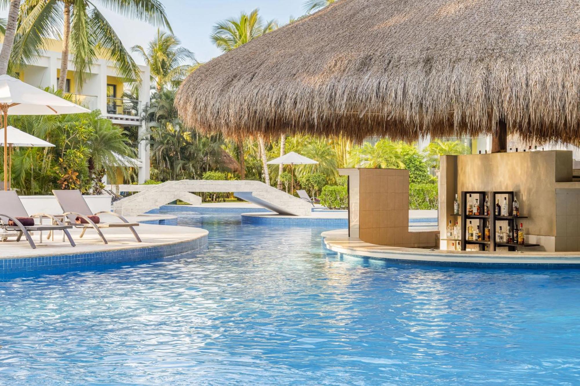 Suíte Júnior com Vista da Piscina