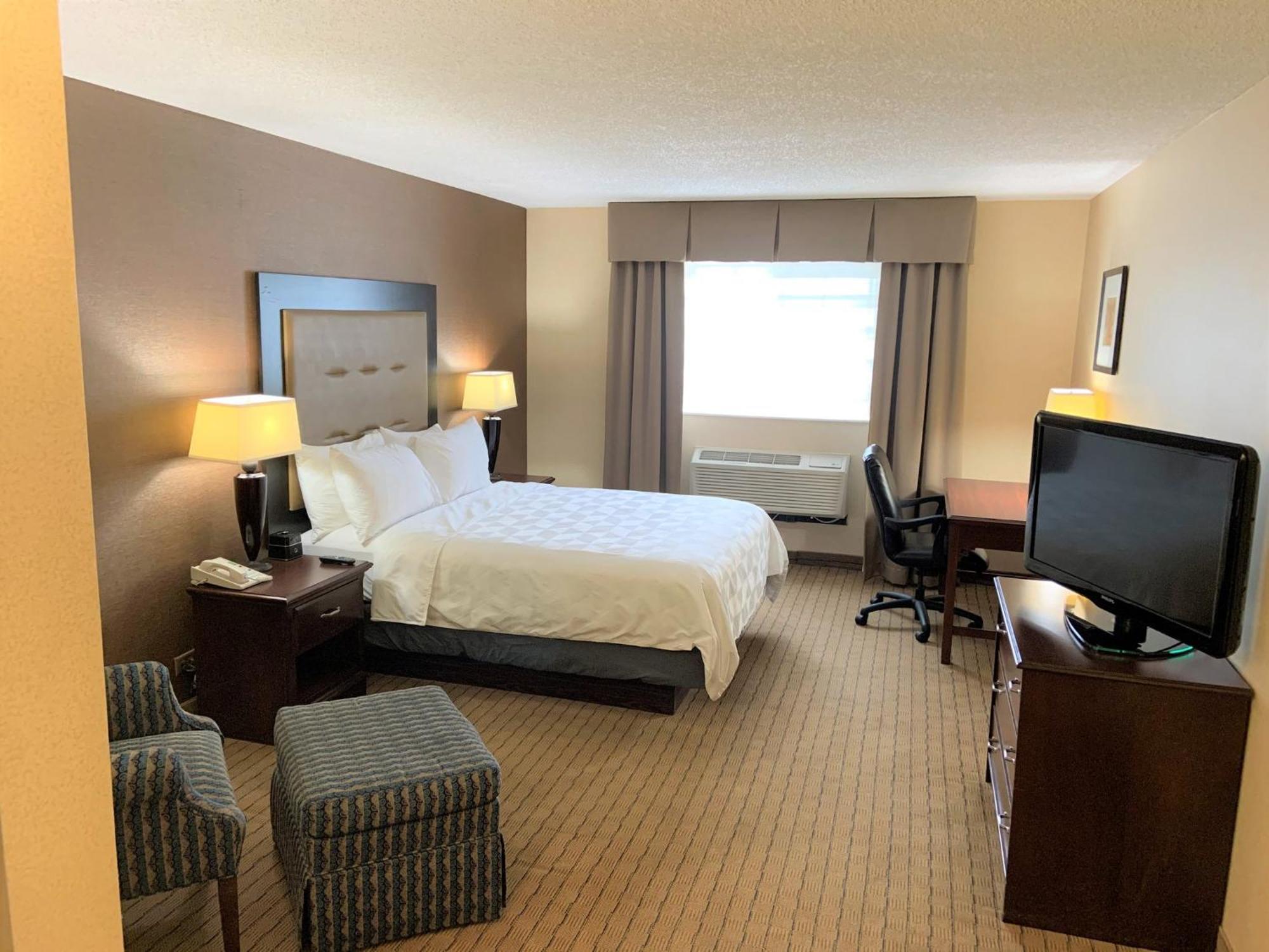 Standard King Room with Mobility Accessible Roll-In Shower