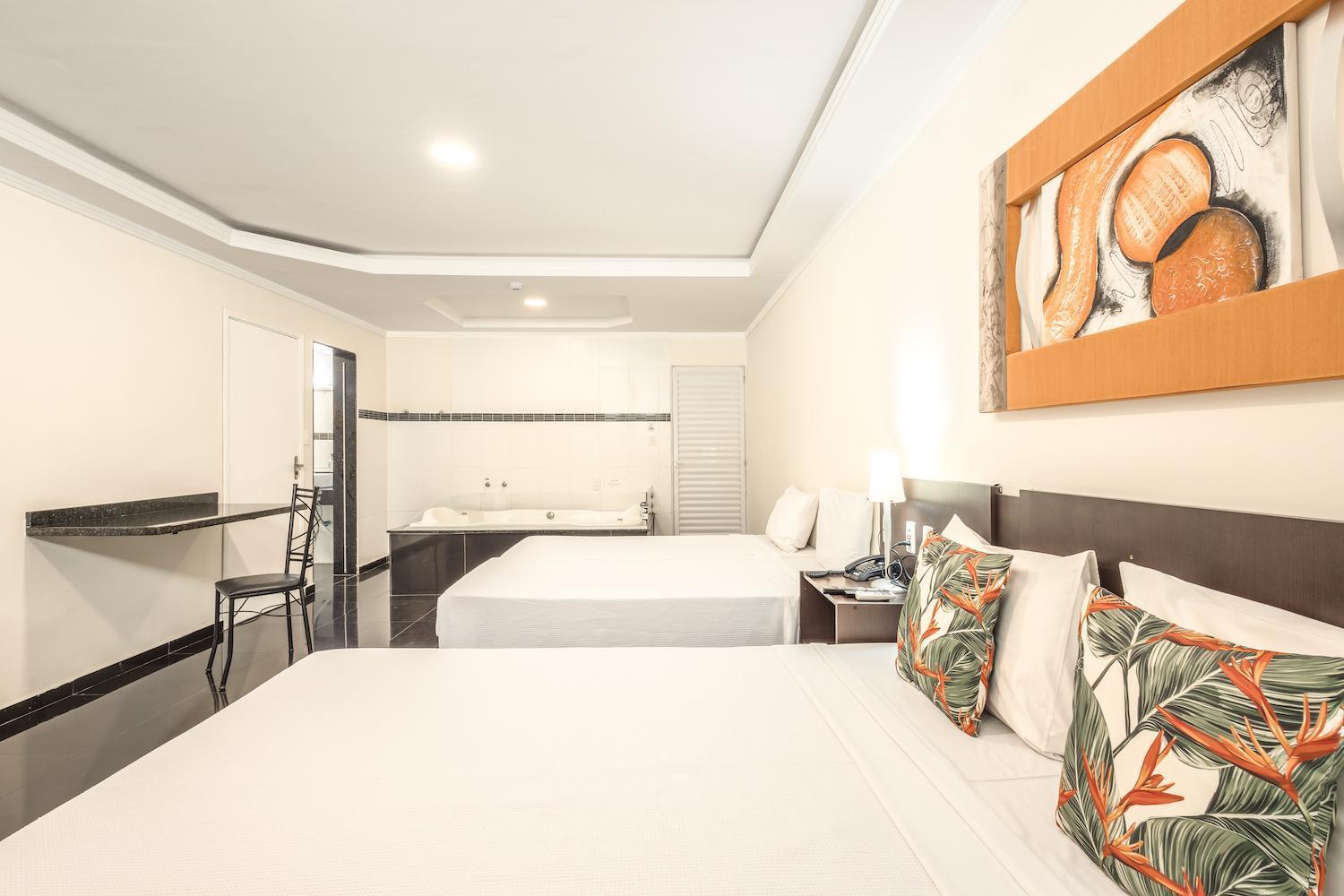 Quarto Quádruplo com Banheira