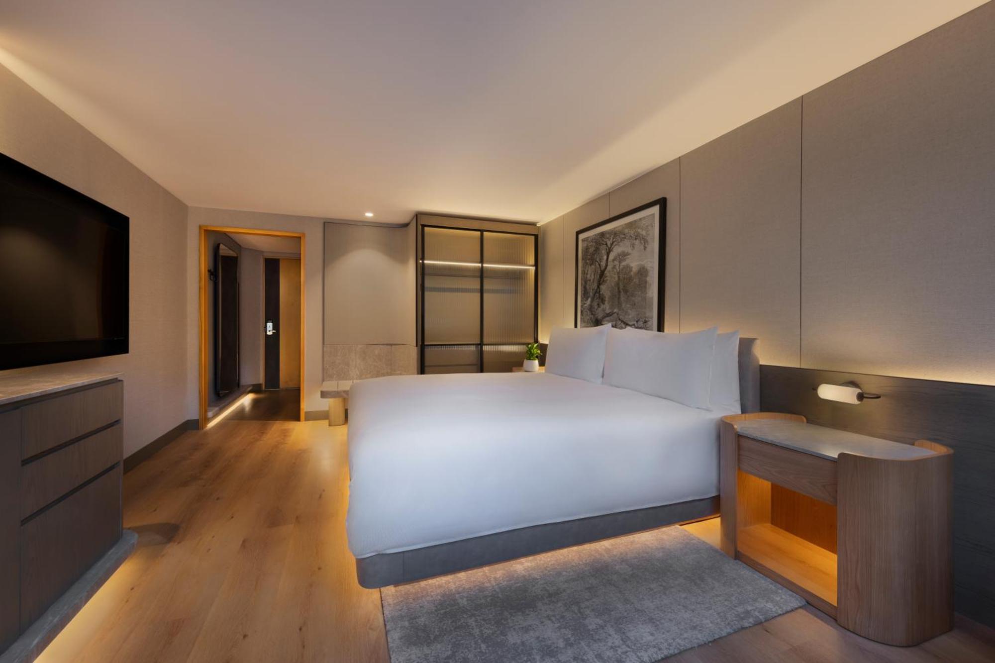 Deluxe King Room with Terrace View