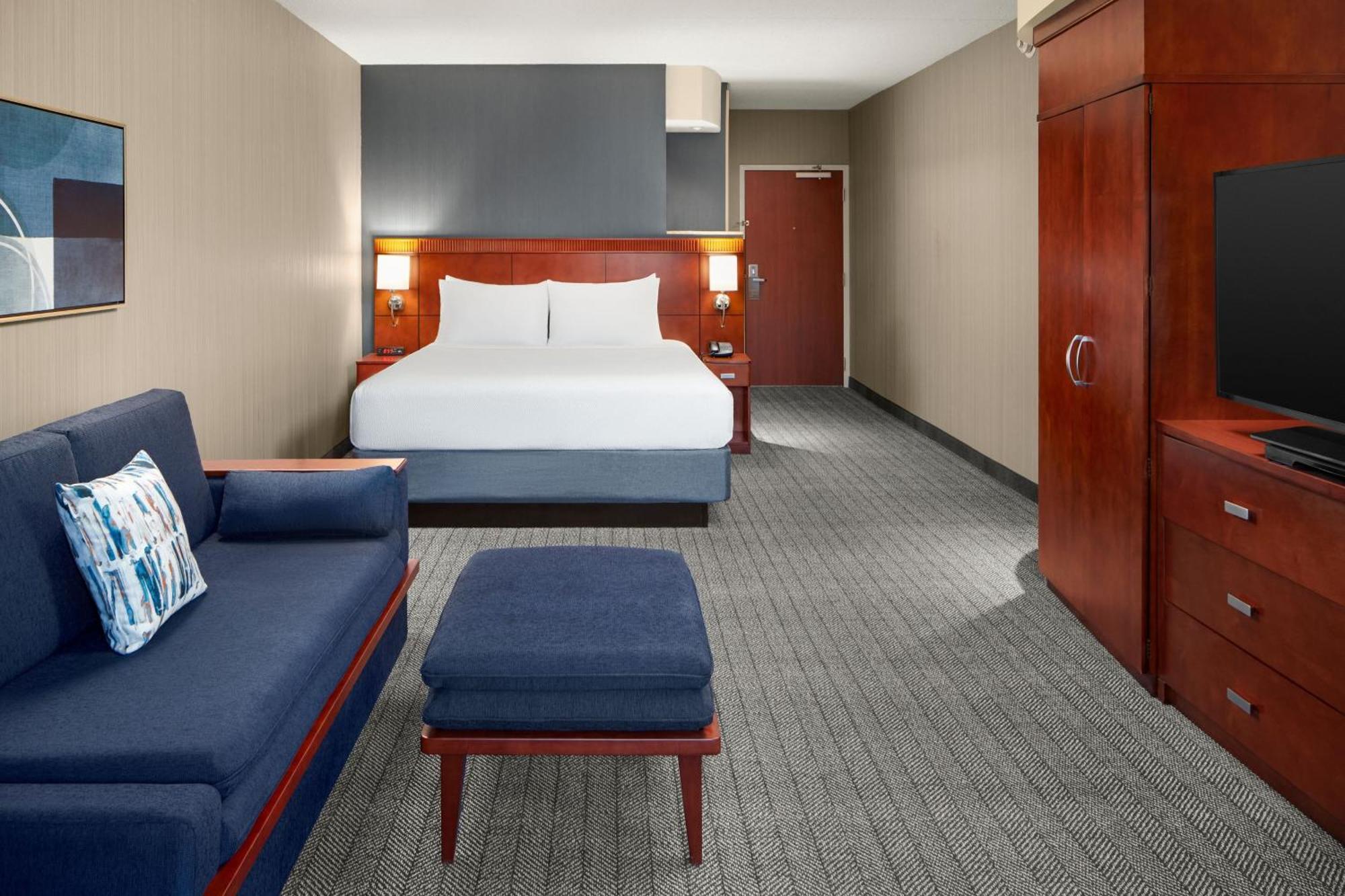 Executive, Larger Guest room, 1 King, Sofa bed
