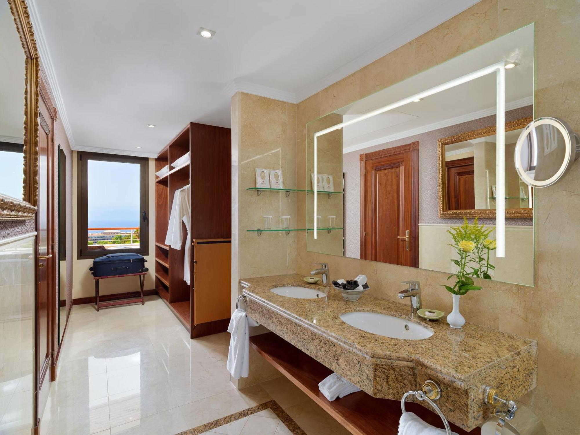 Superior Deluxe Double Sea View