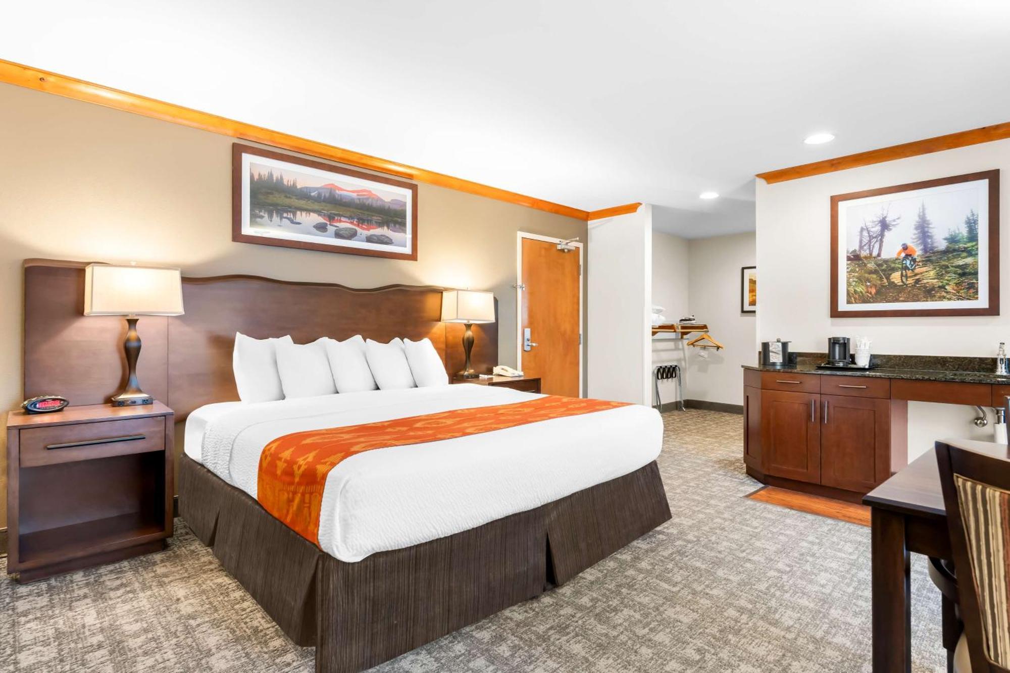 King Suite with Fireplace