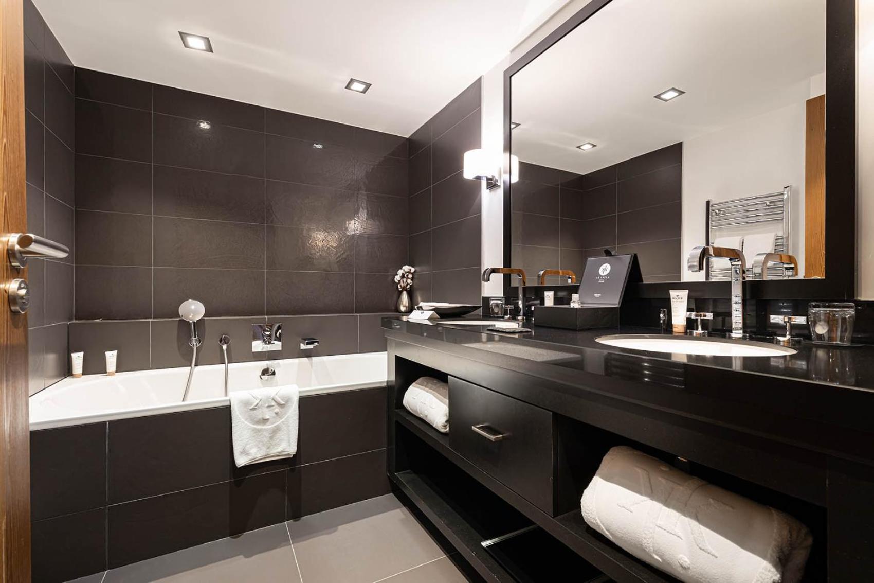 Signature Room,1615663662:JPEG