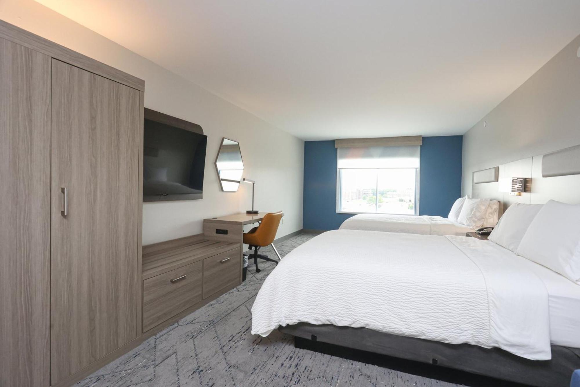 Queen Suite with Two Queen Beds