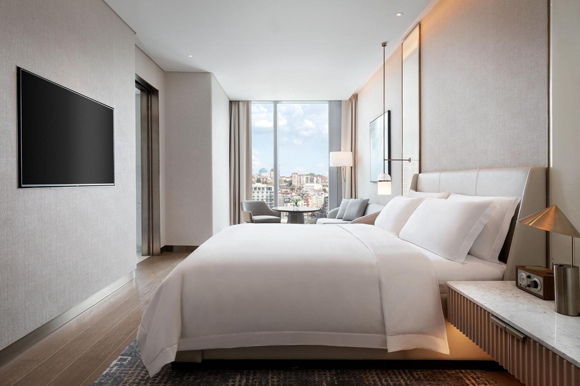 Grand Luxe King Room with City View