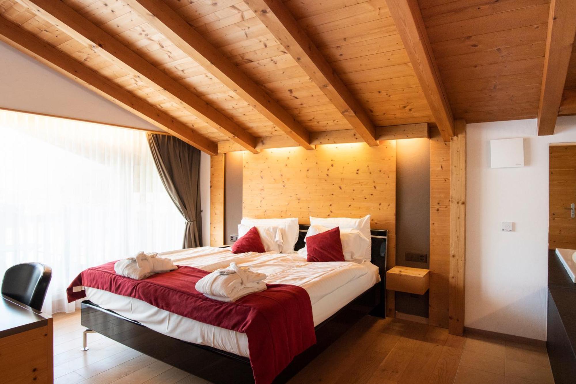 Suite with Hot Tub