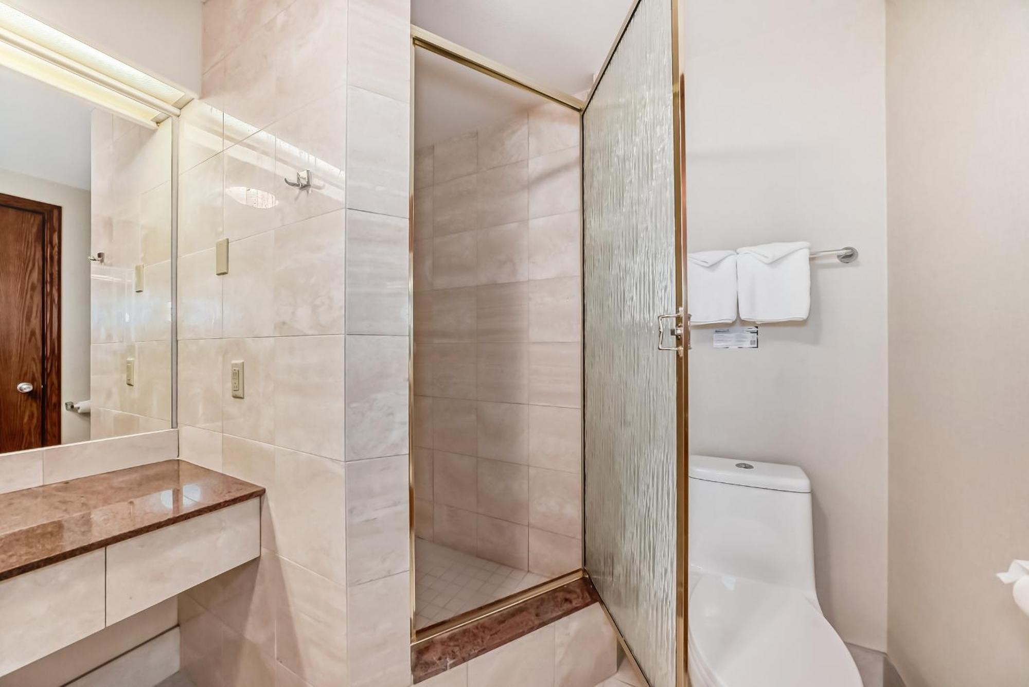 Queen Suite with Whirlpool