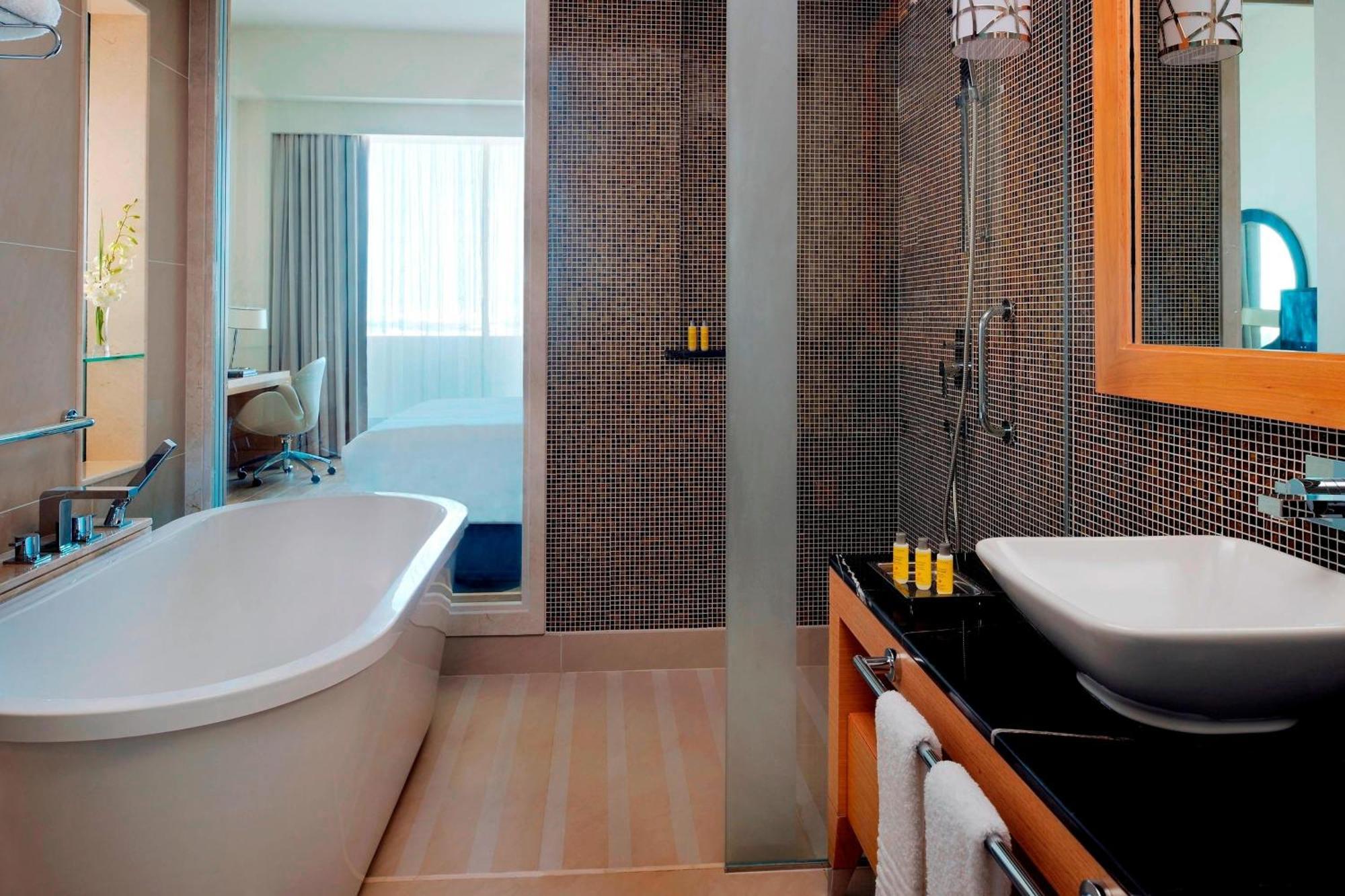 Executive Double Room, 2 Queen Beds – Lounge Access