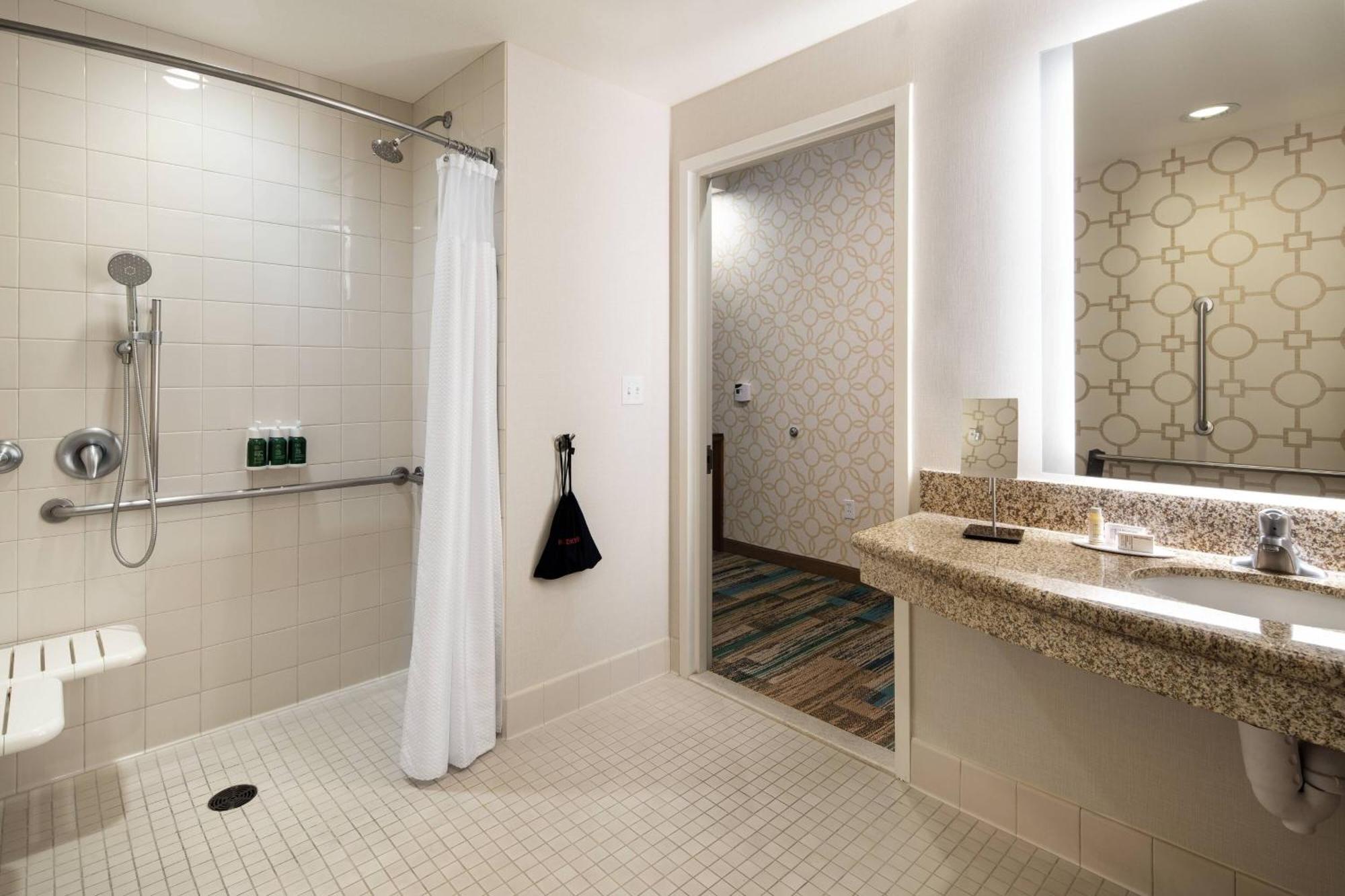 Queen Room with Two Queen Beds - Hearing Accessible