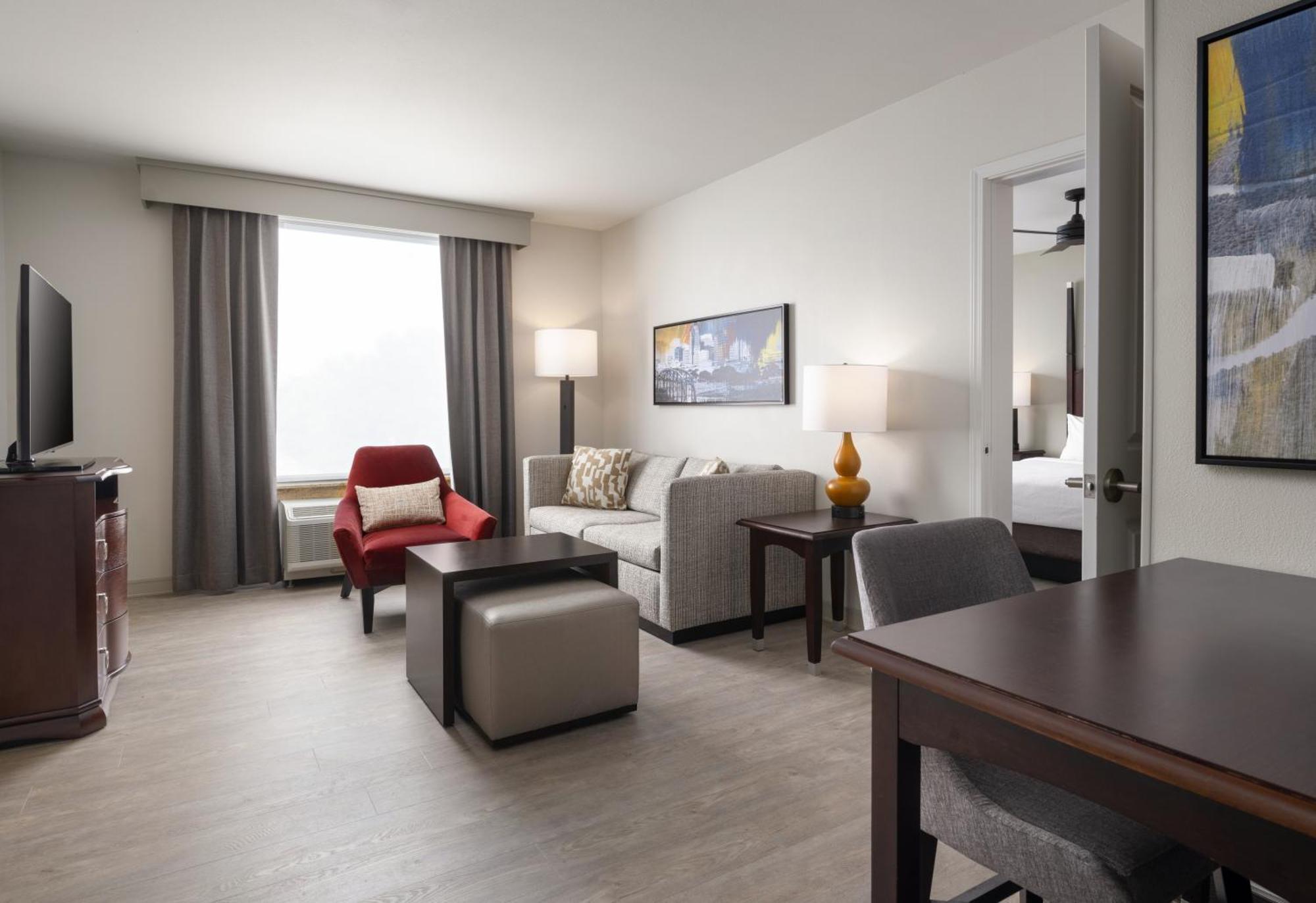 One-Bedroom Queen Suite with Two Queen Beds - Non-Smoking