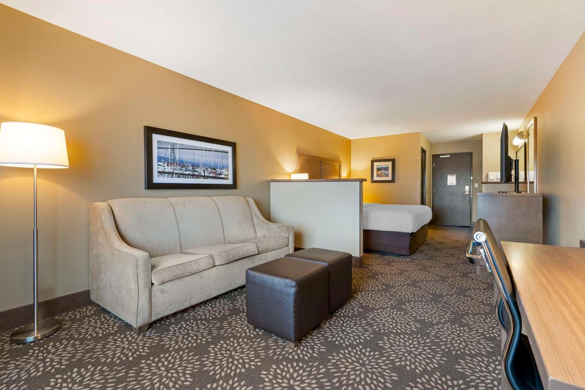 King Suite with Sofa Bed - Non-Smoking