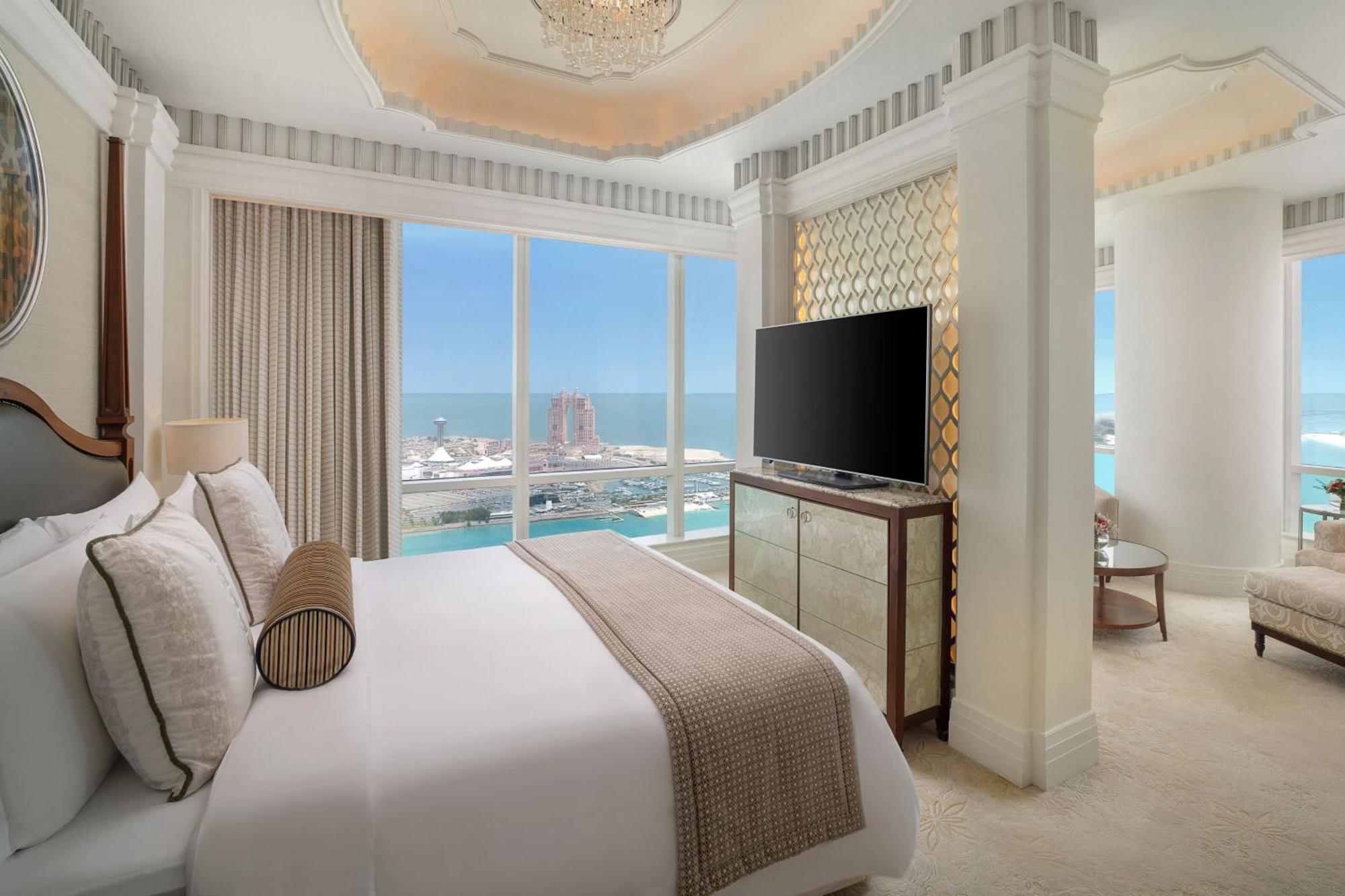 Grand Deluxe Suite 1 Bedroom Suite 1 King Sea view