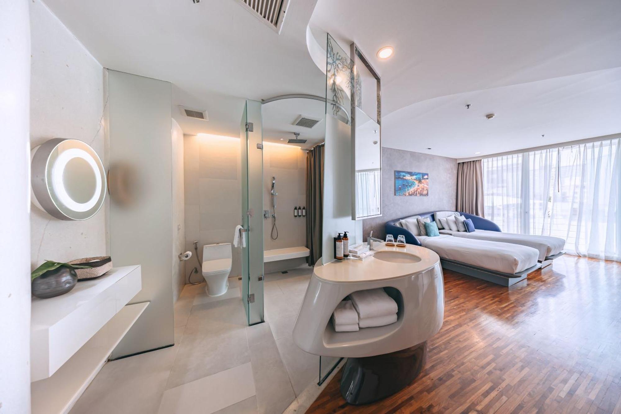 Deluxe Twin Room with Balcony