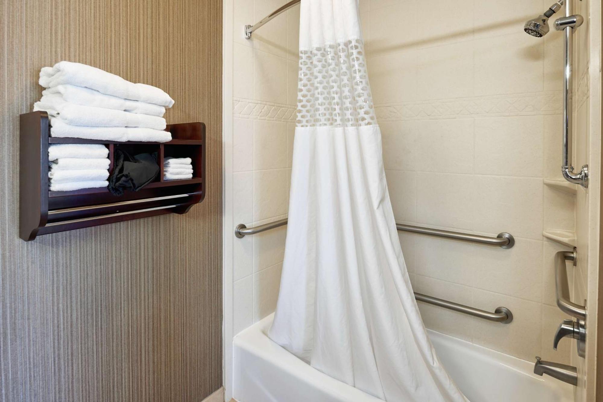 King Room with Accessible Tub - Mobility and Hearing Access/Non-Smoking