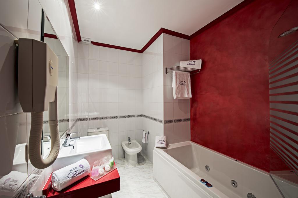 King Room Spa Bath