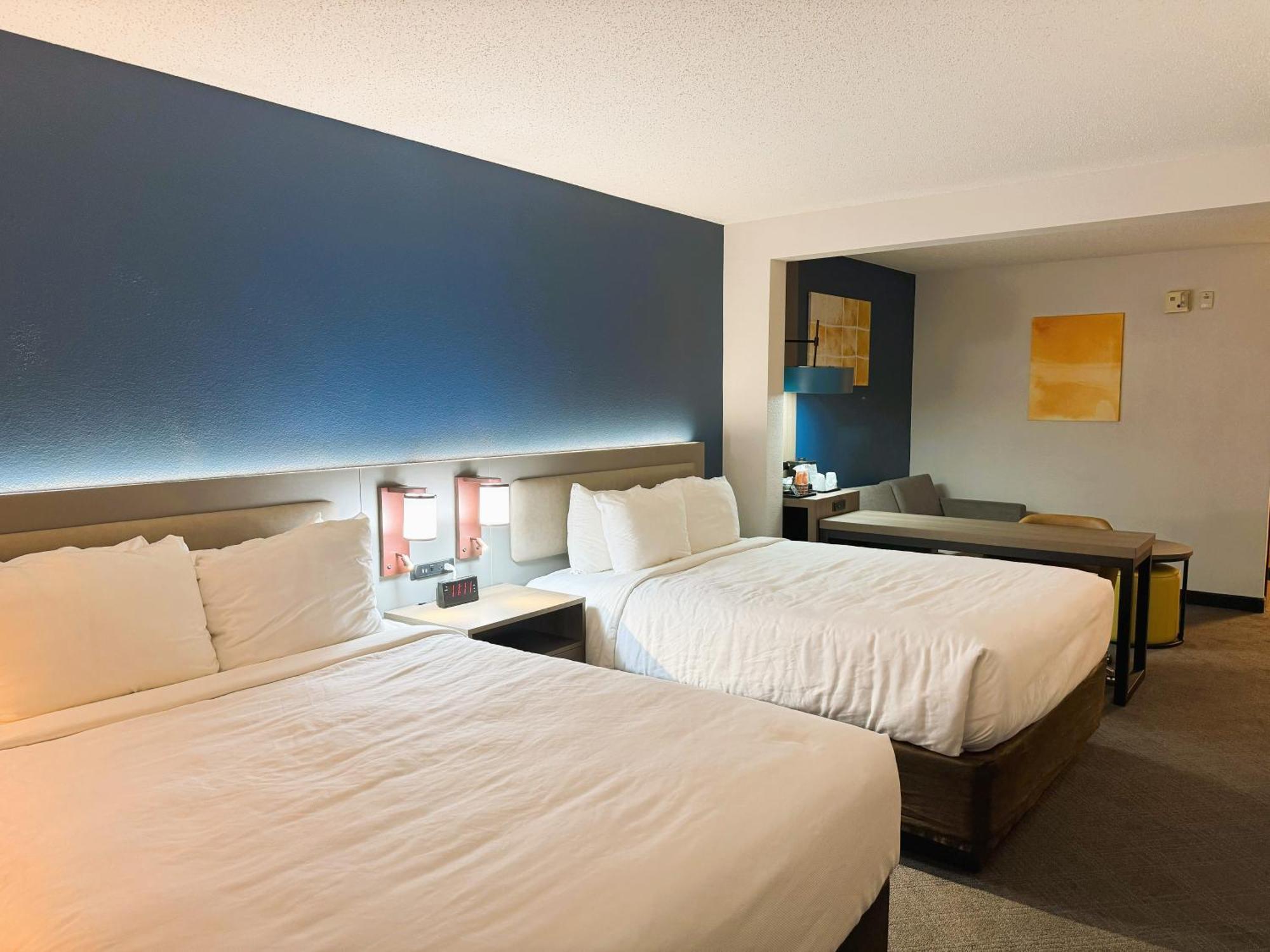 Queen Suite with Two Queen Beds - Non-Smoking