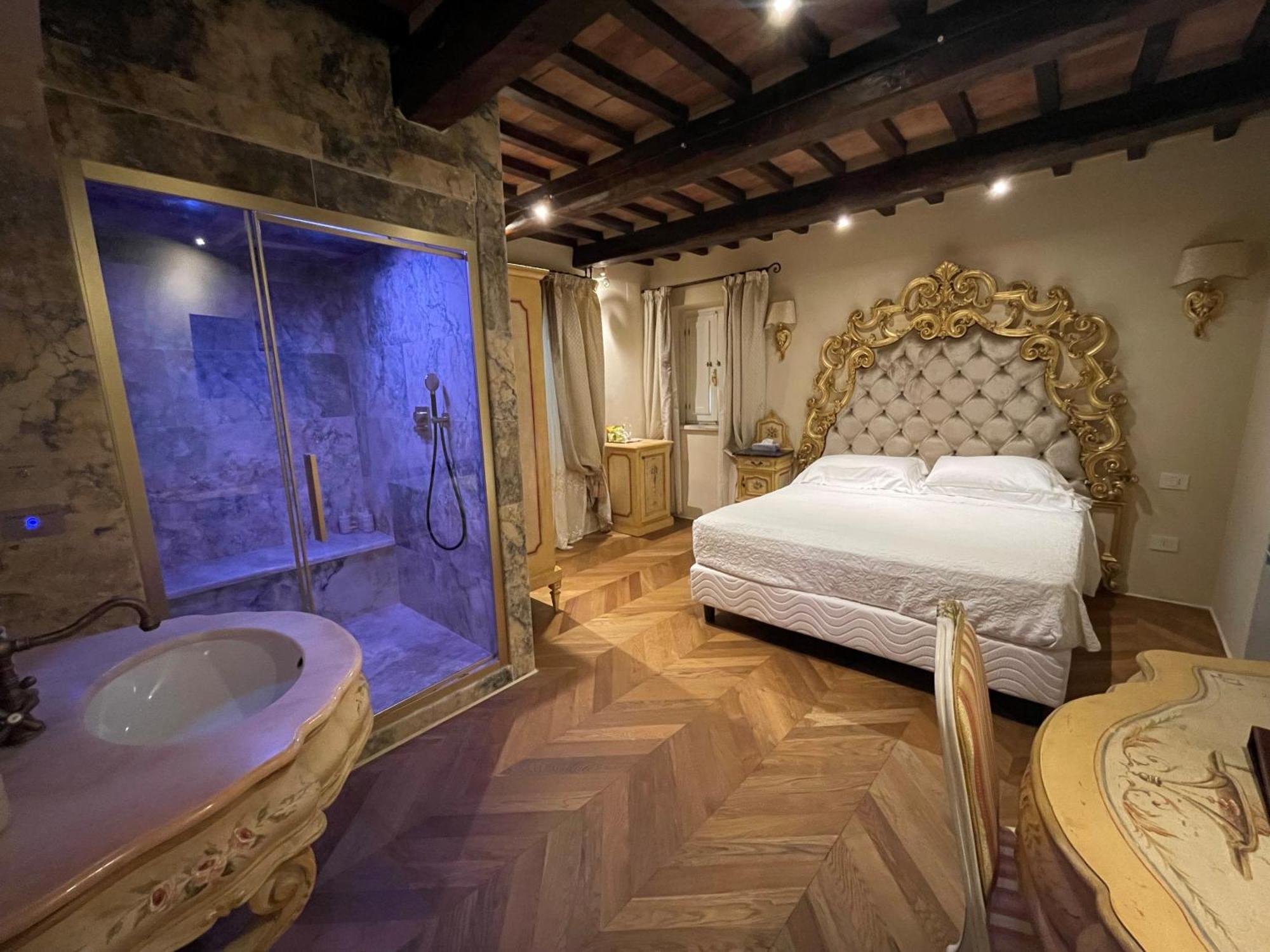 Deluxe Room,1679562510:JPEG