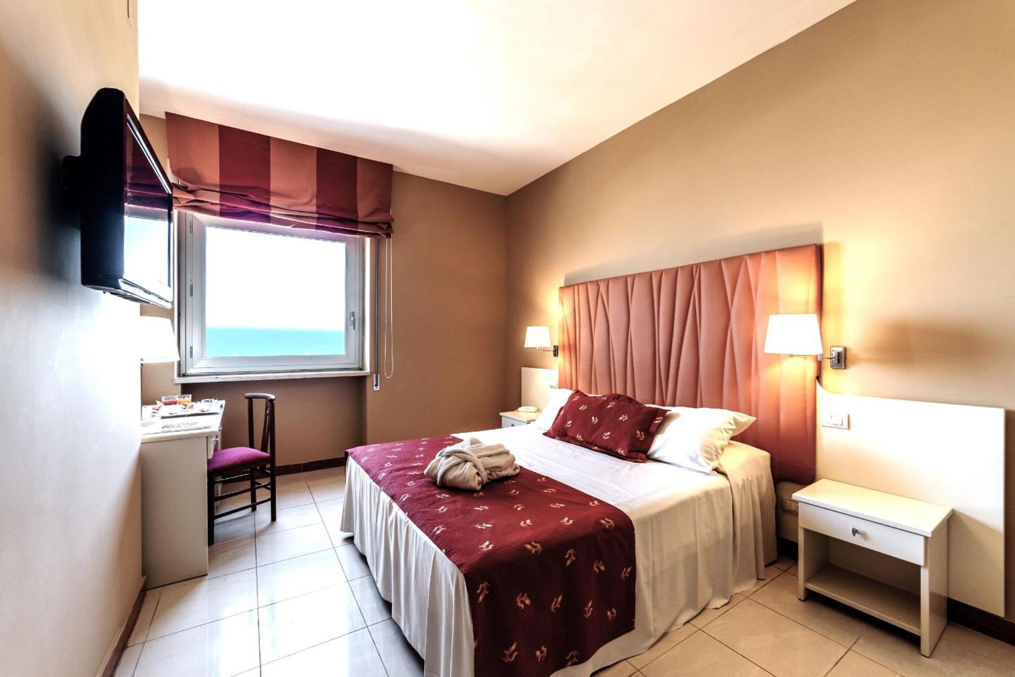 Deluxe Double Room with Sea View,1626352245:JPEG