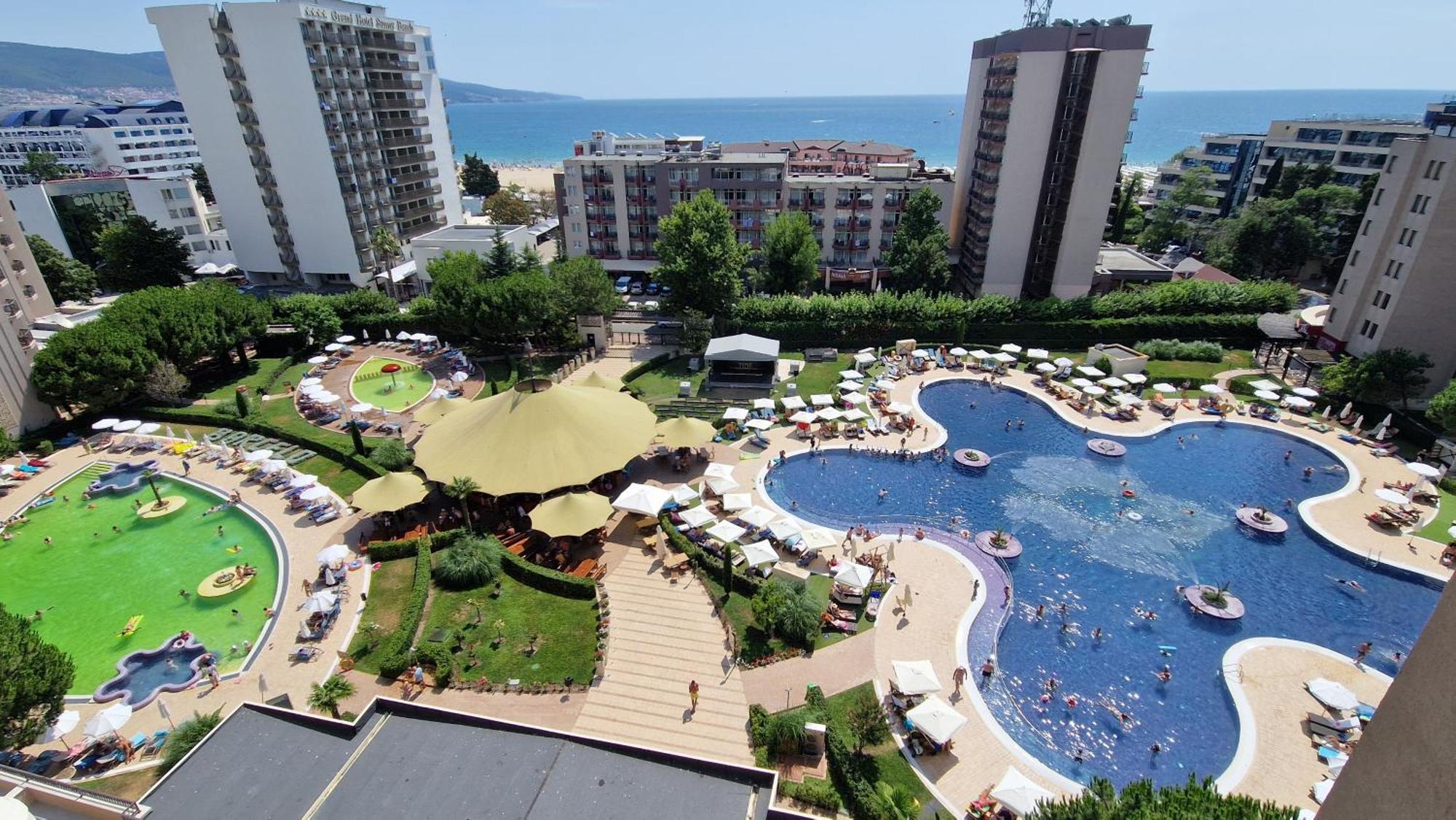 Deluxe Double Room Pool View