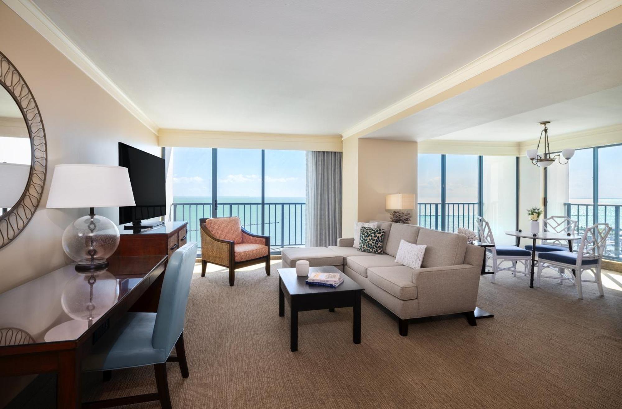 Bay View Suite - 1 King Bed