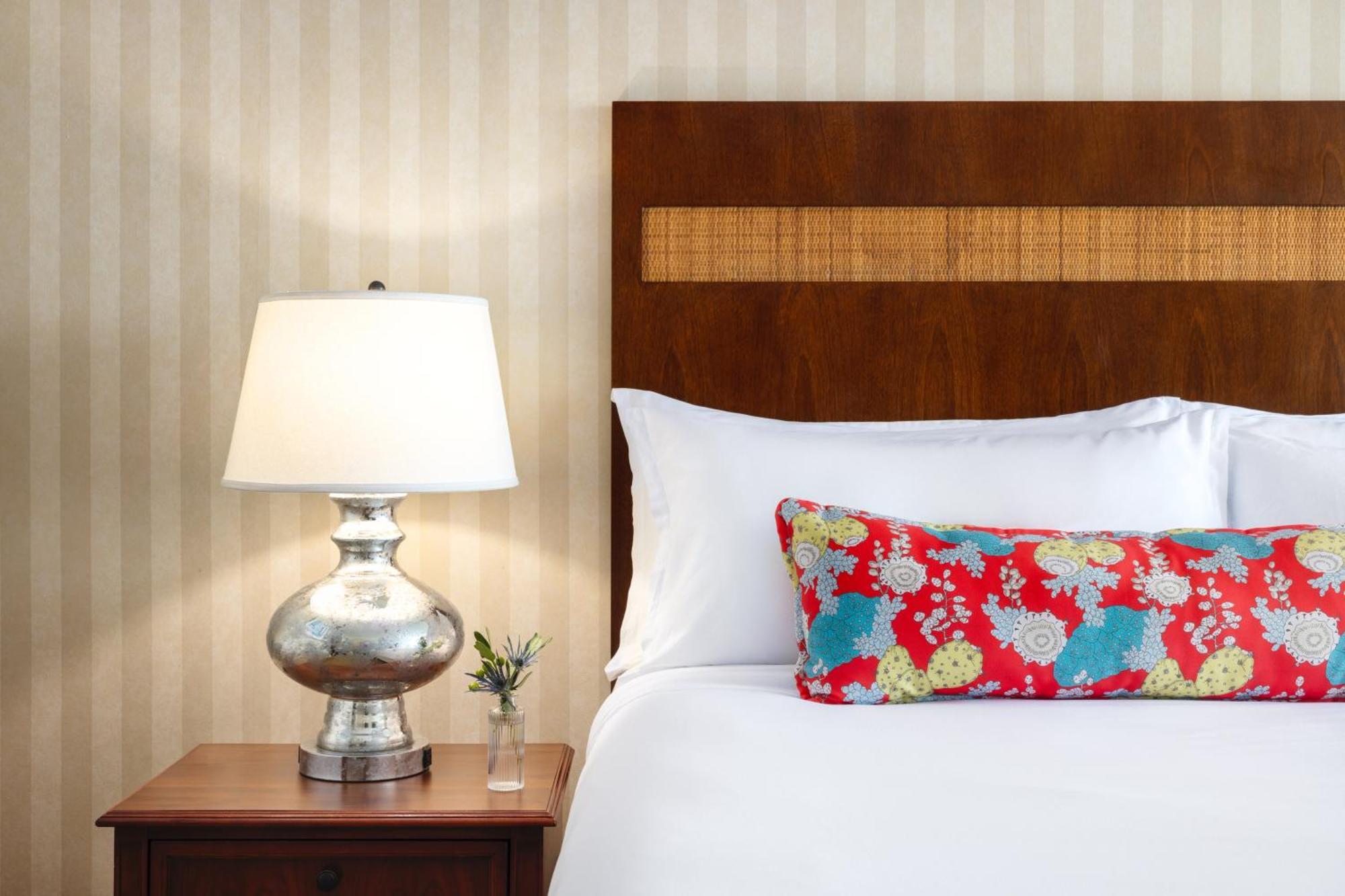 Deluxe Room - 1 King Bed