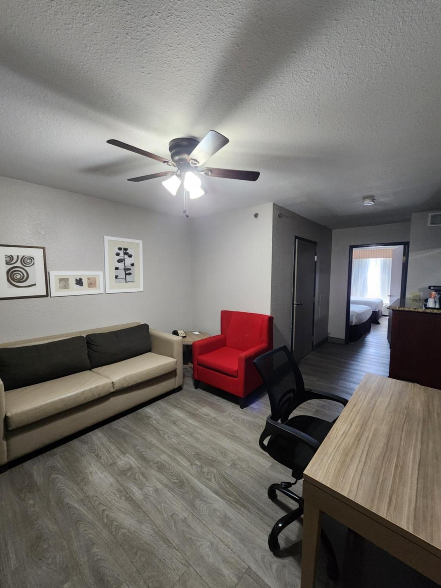 One-Bedroom Suite with Two Queen Beds - Non-Smoking