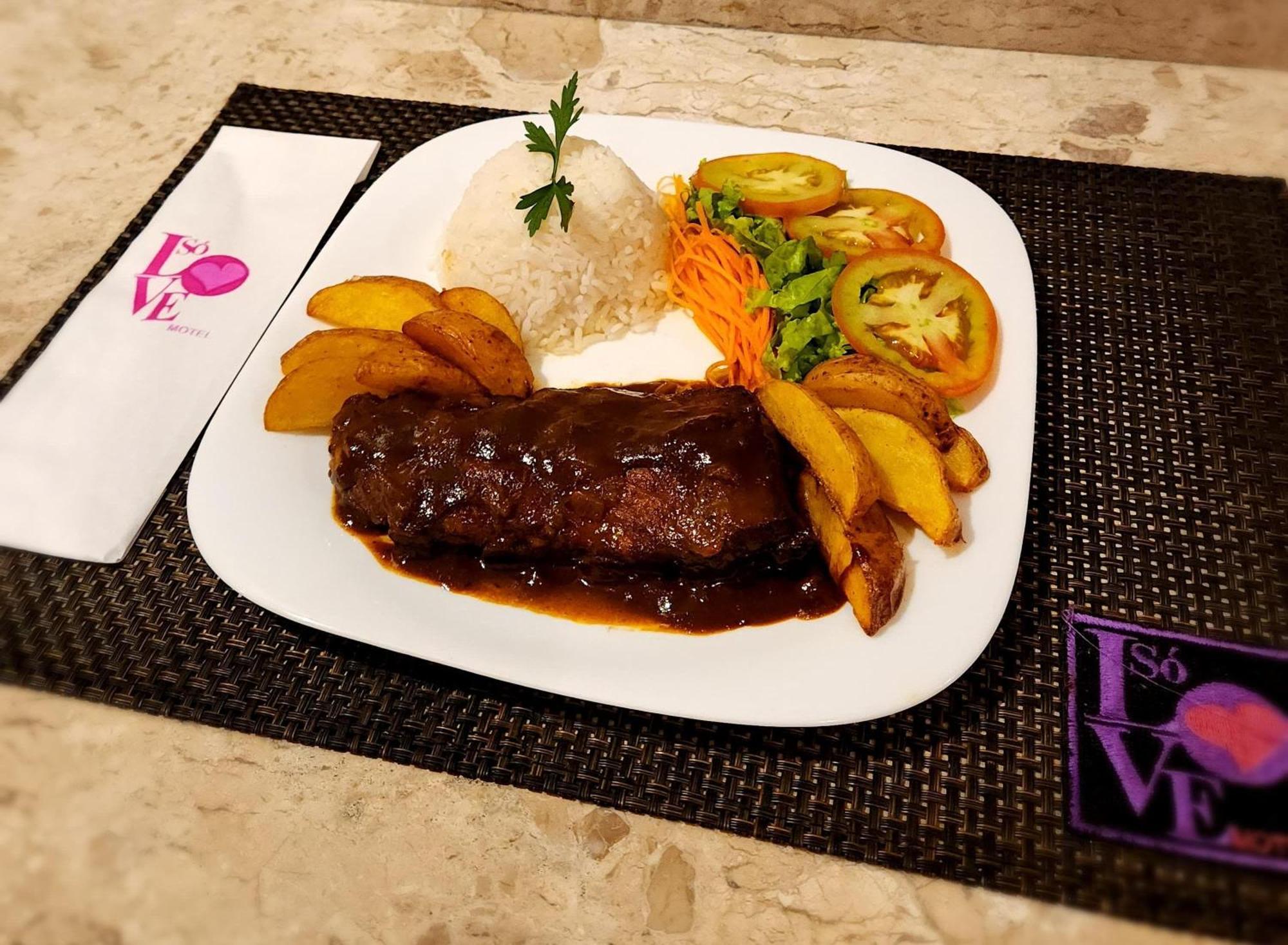 Suíte Deluxe com Banheira de Hidromassagem