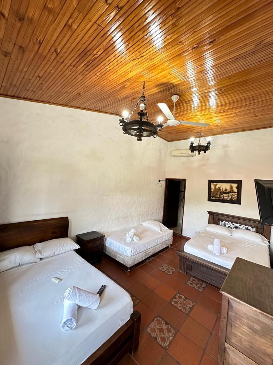 Habitación Familiar con baño privado