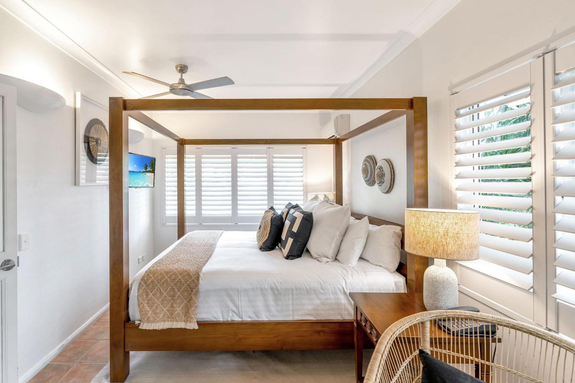 Two-Bedroom and One-Bathroom Apartment with Tropical Garden Patio, Spacious Living and SPA Bath