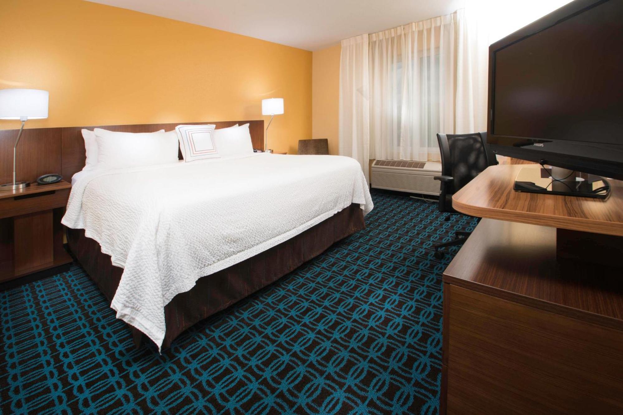 King Room with Roll-in Shower - Mobility and Hearing Accessible