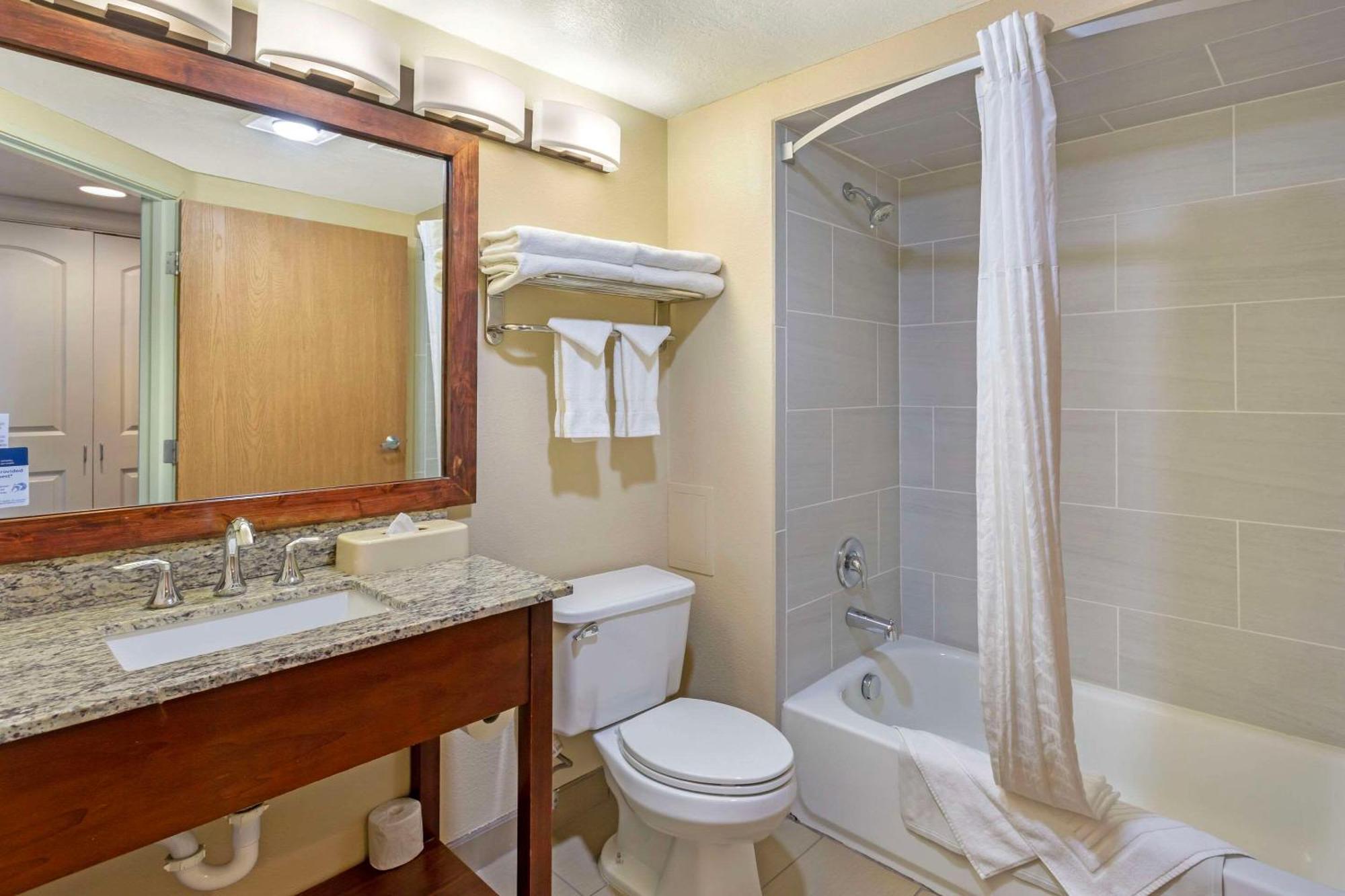 Queen Room with Two Queen Beds - Pet Friendly/Non-Smoking