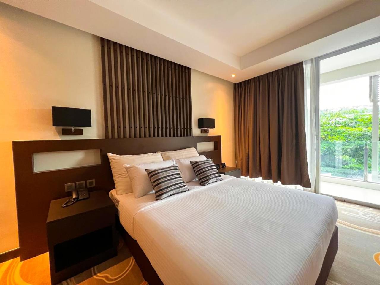 Deluxe Queen Room