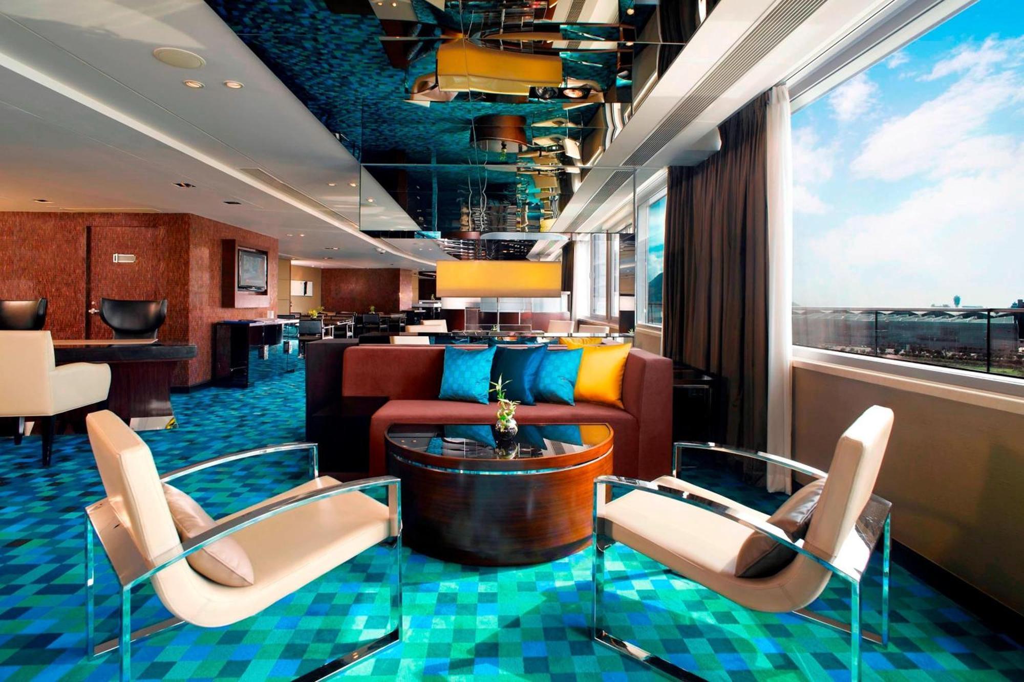 1 King Bed Executive Lounge Access Room