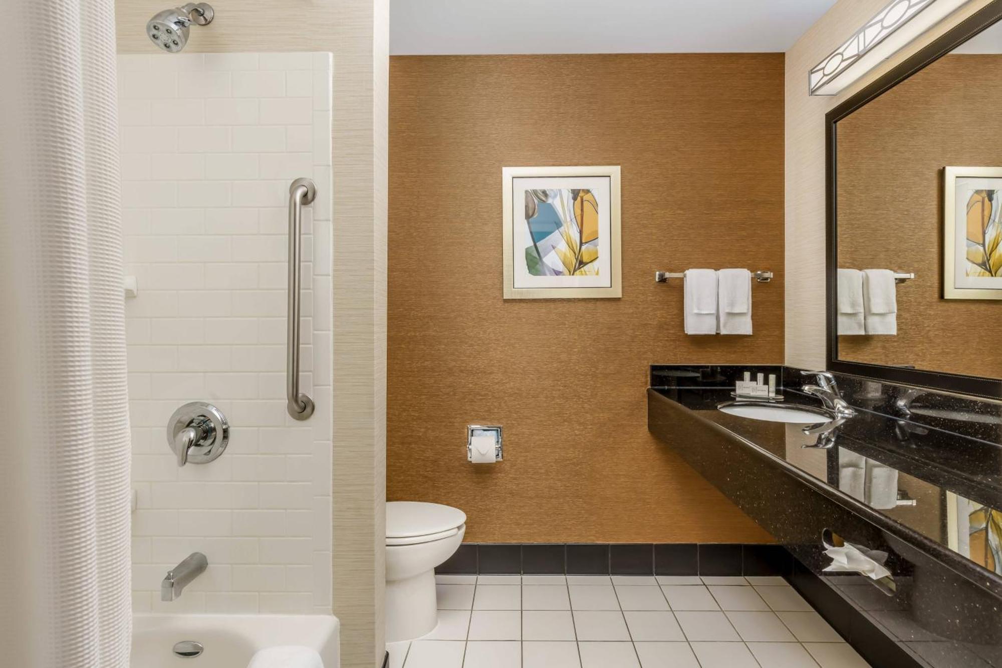 King Room with Bathtub - Mobility Access/Hearing Accessible