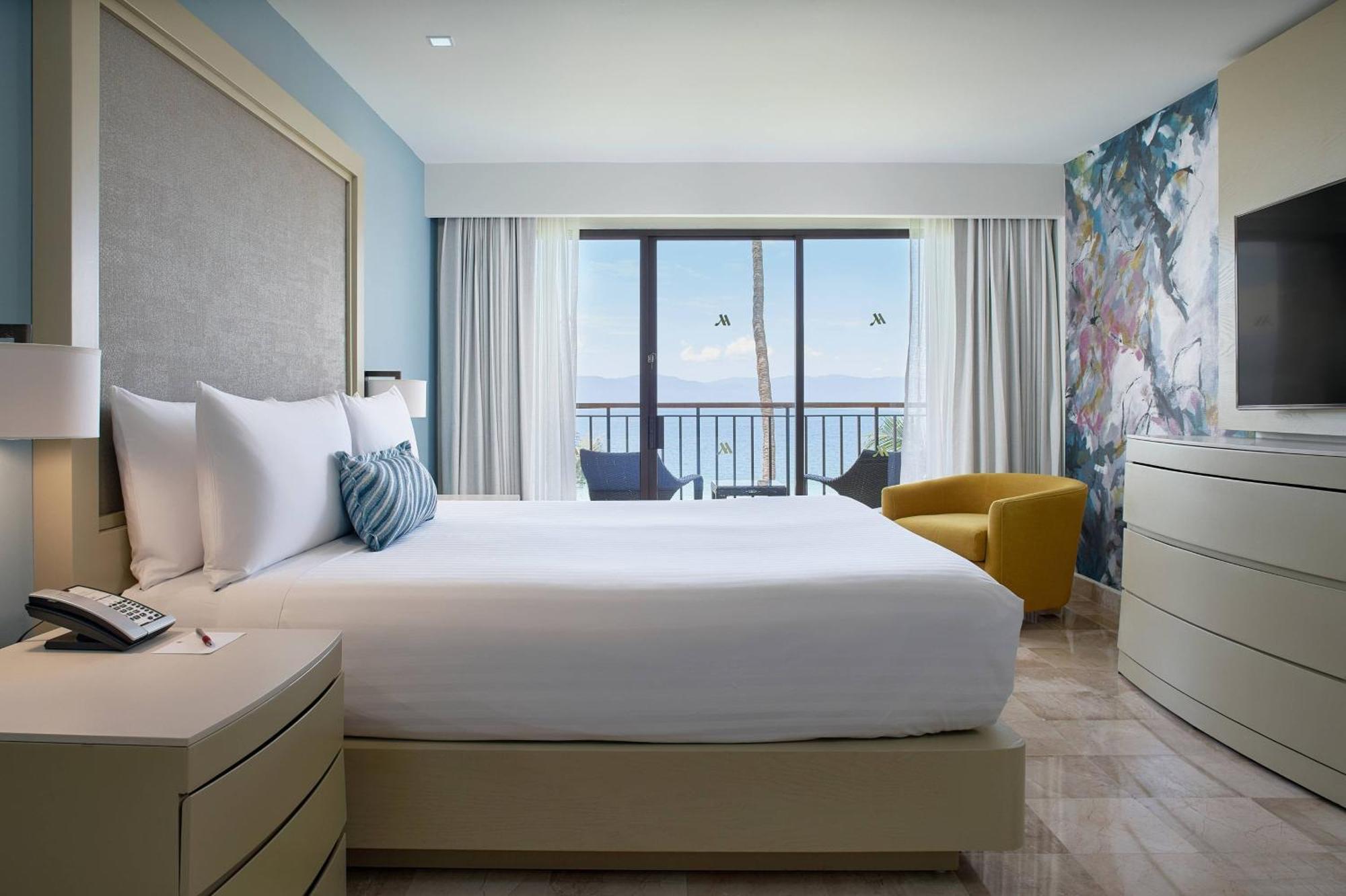 Emperor Suite, 1 Bedroom Suite, 1 King, Oceanfront