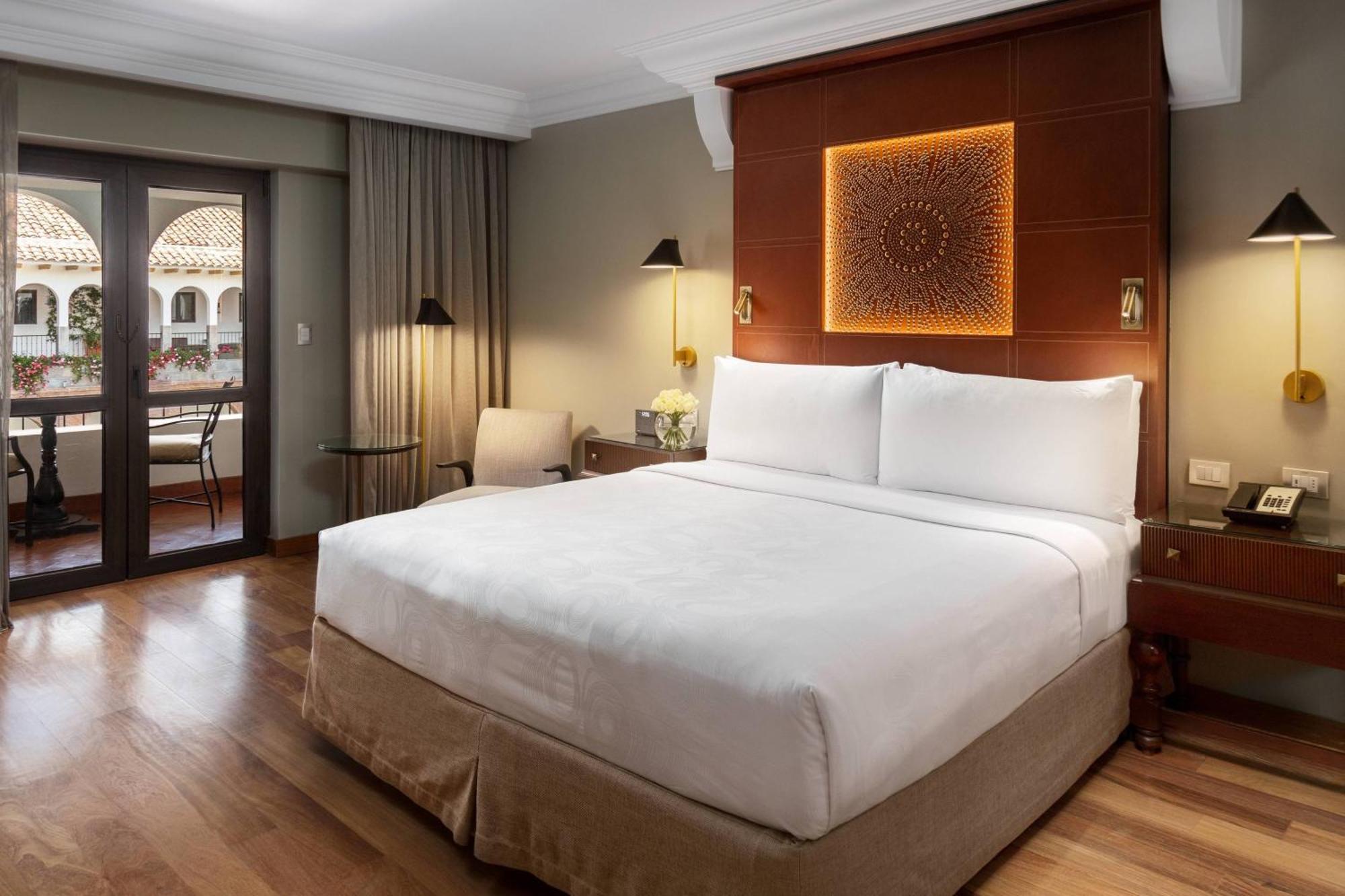 Quarto Courtyard com Cama King-size, Terraço e Vista do Pátio