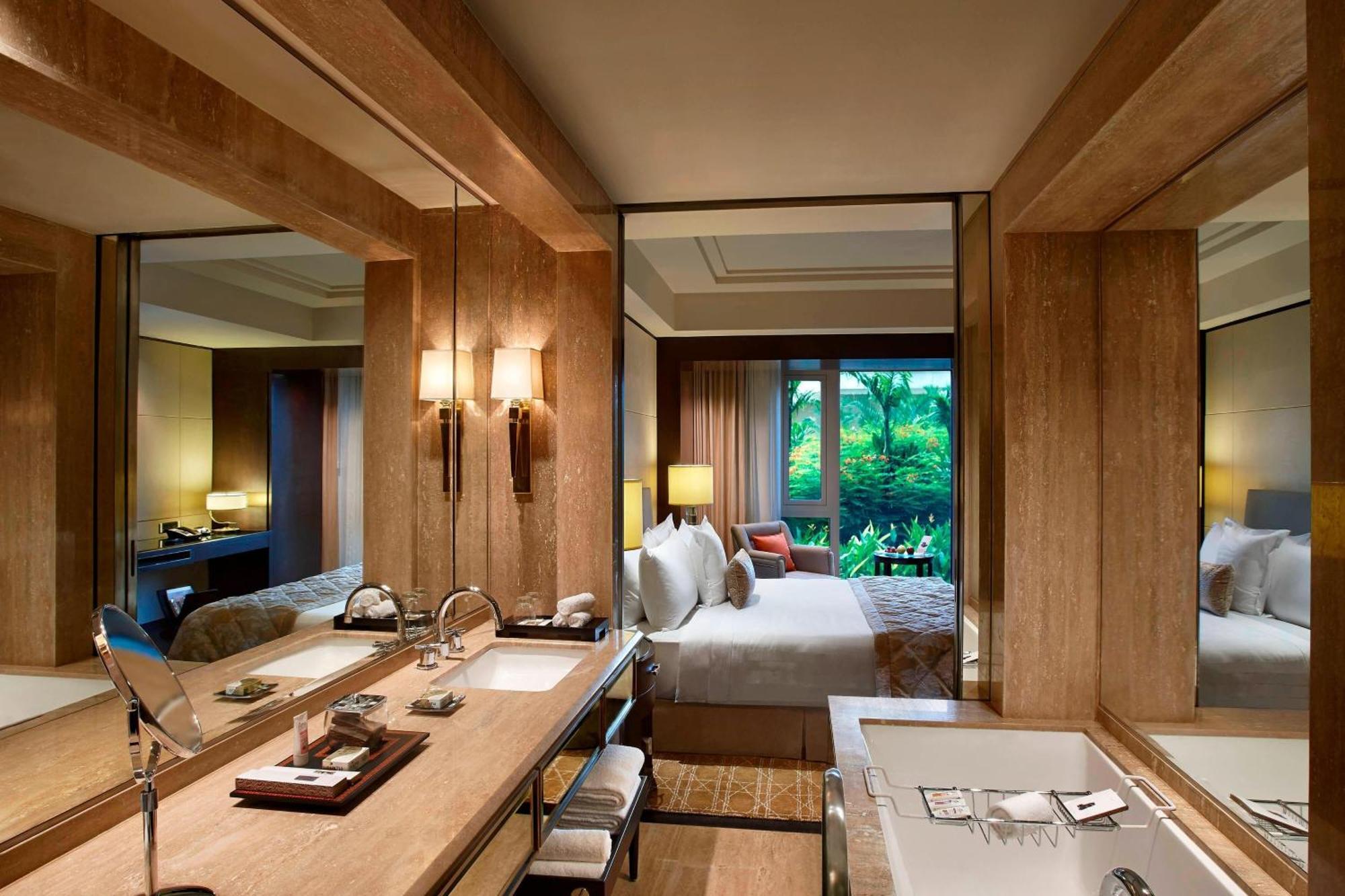 Executive Club Guest room 1 Queen or 2 Twin or Single Beds,1633012611:JPEG