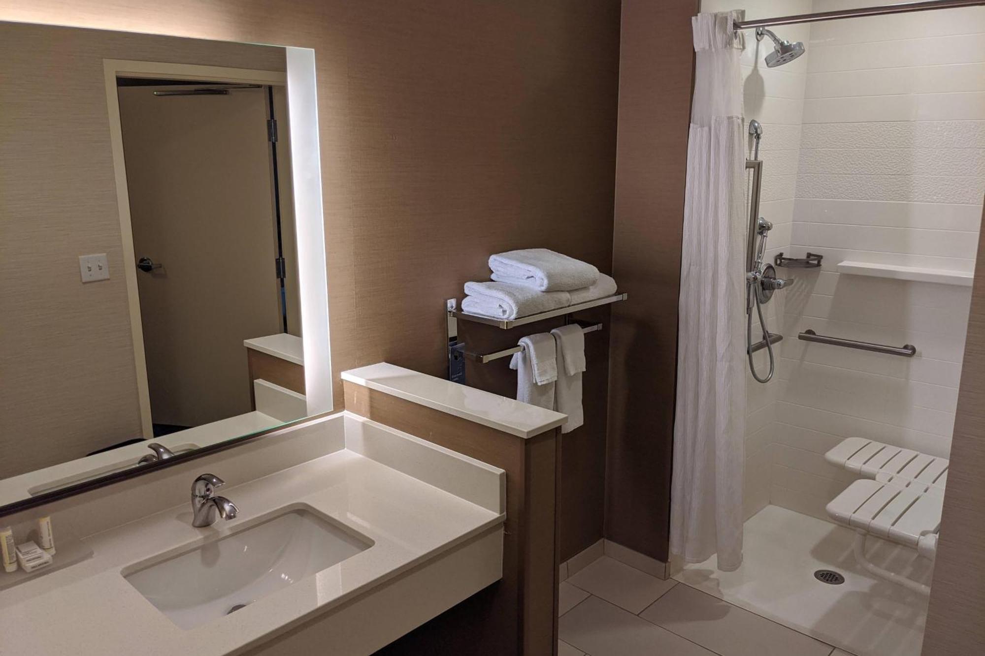 King Room Roll Shower Mobility Access or Hearing Accessible,1633033045:JPEG