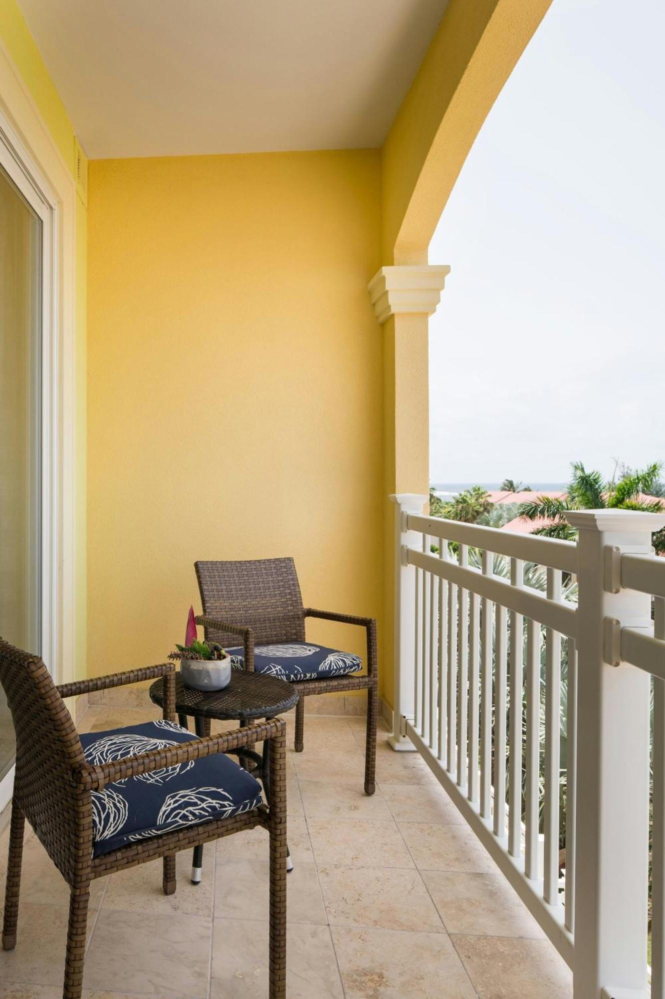 Guest room, 1 King, Resort view, Balcony