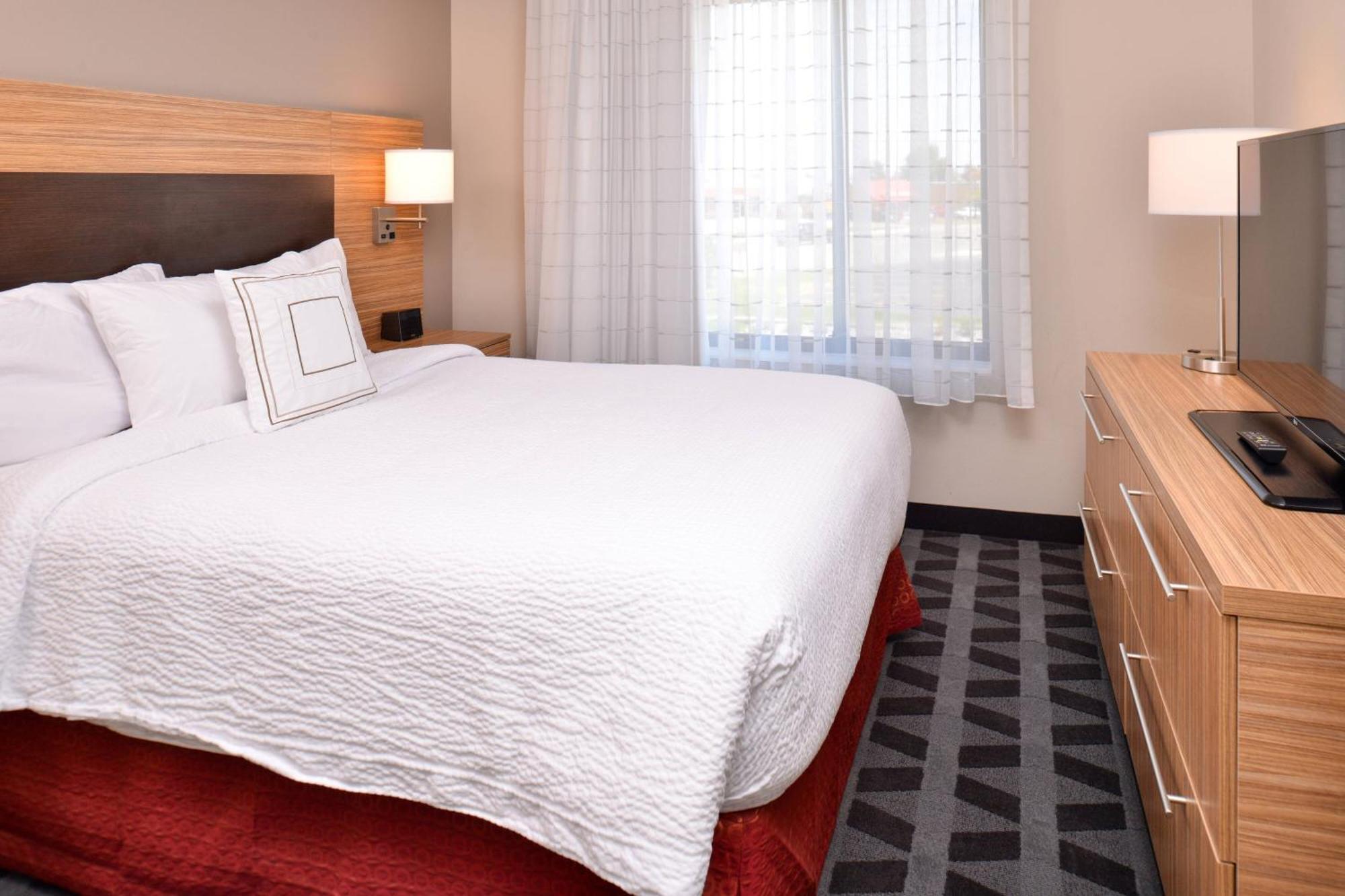 Two-Bedroom Suite,1633700661:JPEG