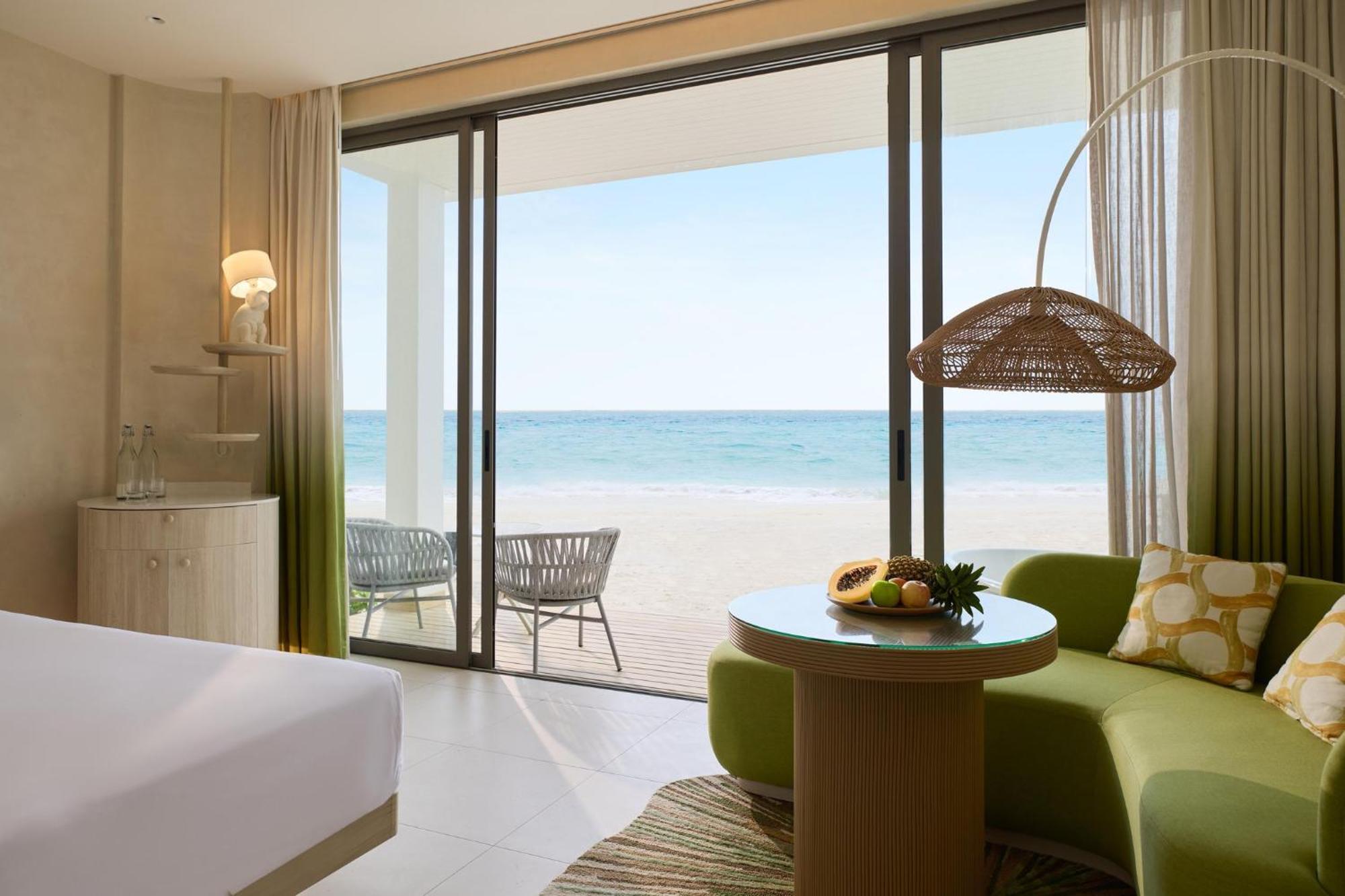 Hollywood-Zweibettzimmer am Strand mit Badezimmer im Freien