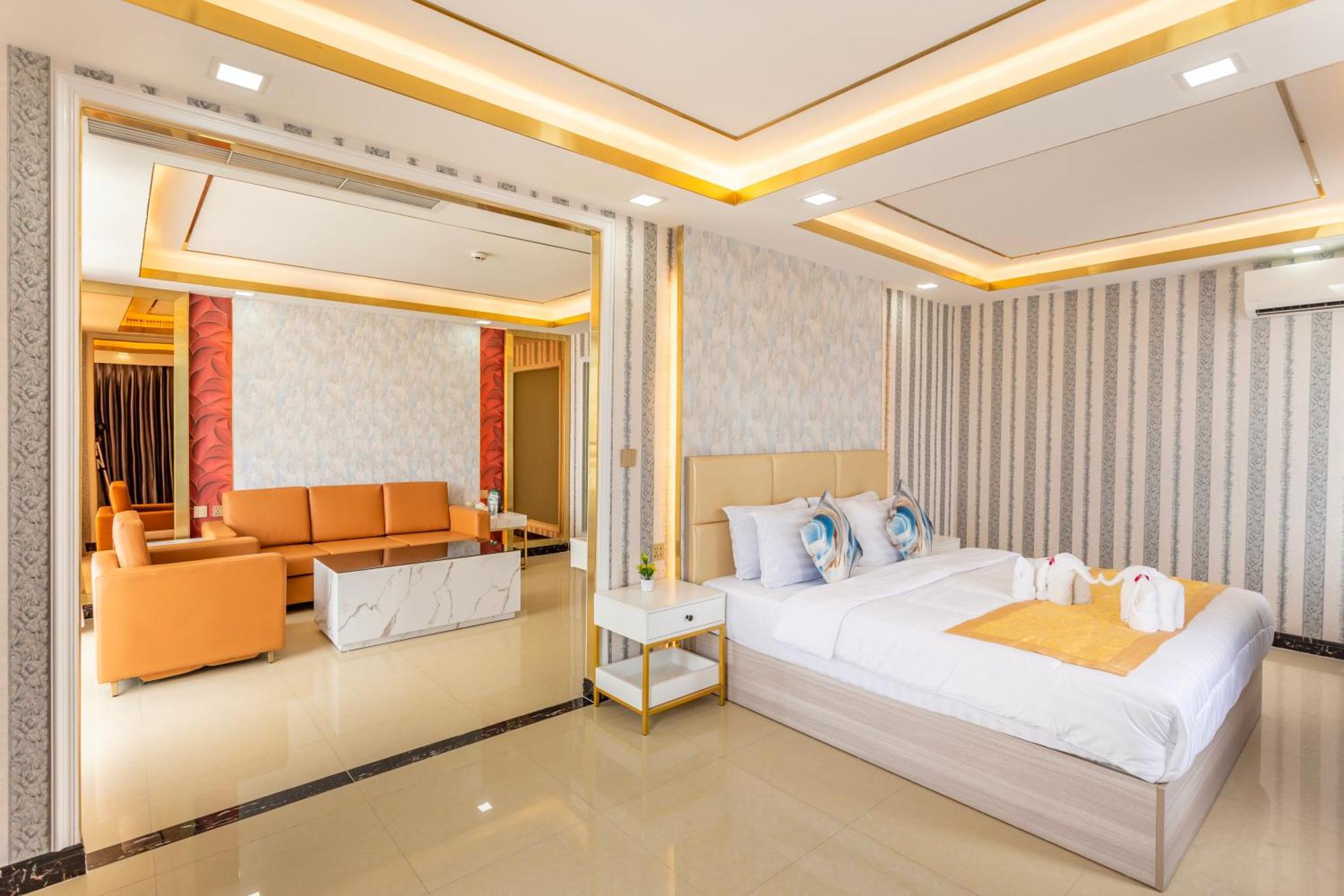 Suite with Pool View