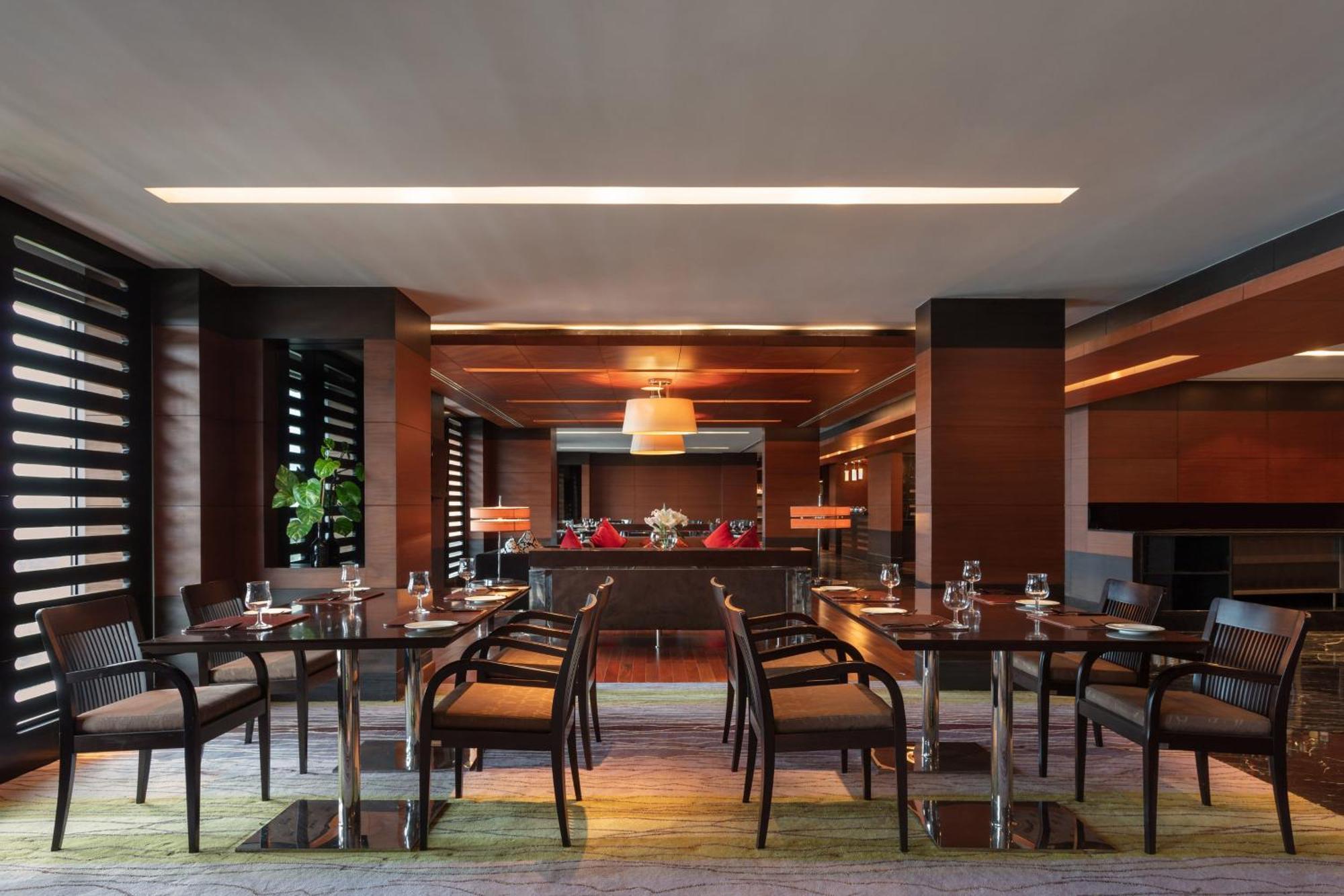 Club lounge access, 1 Bedroom Executive Suite, 1 King