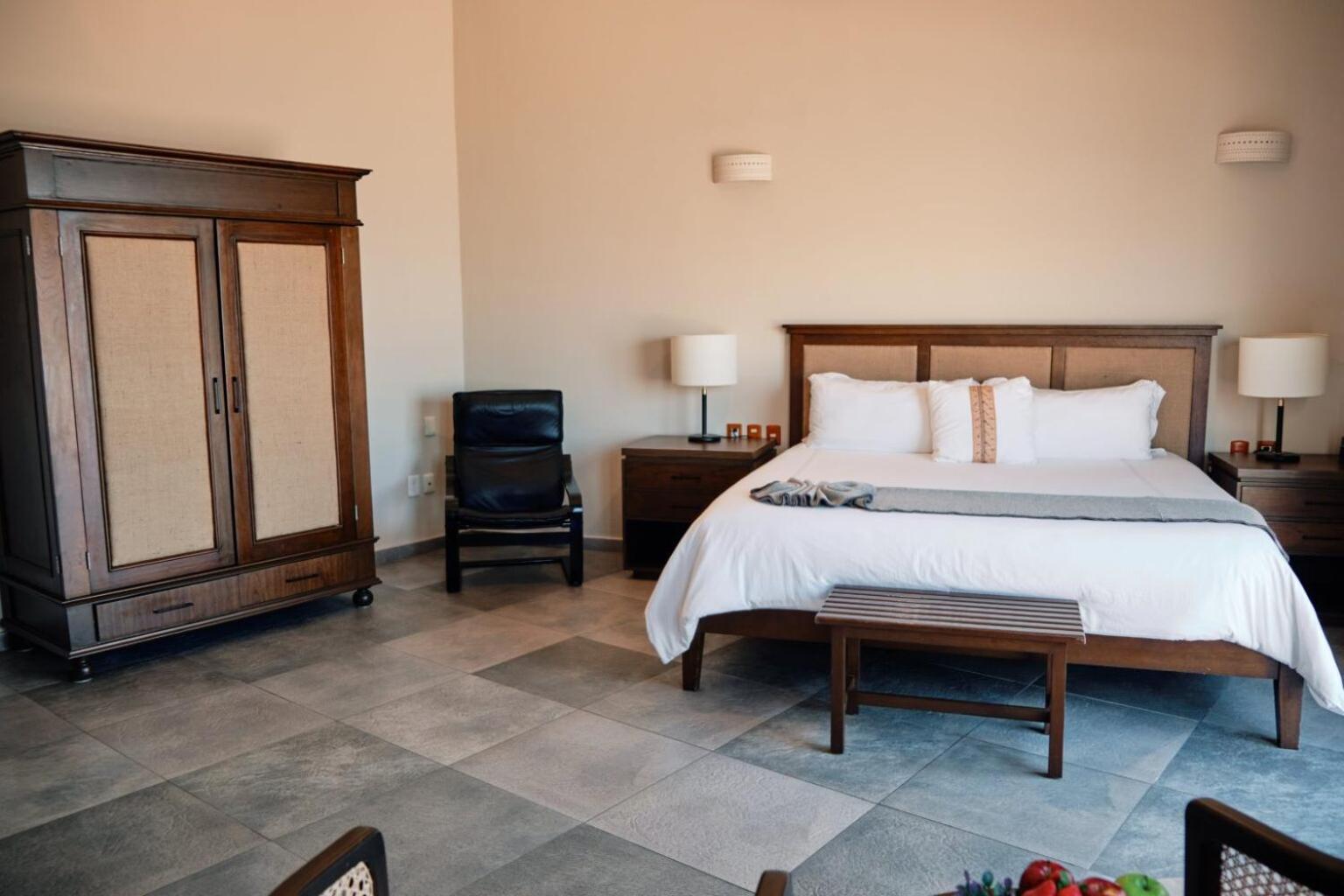 Premium Junior Suite Ocean View 1 King