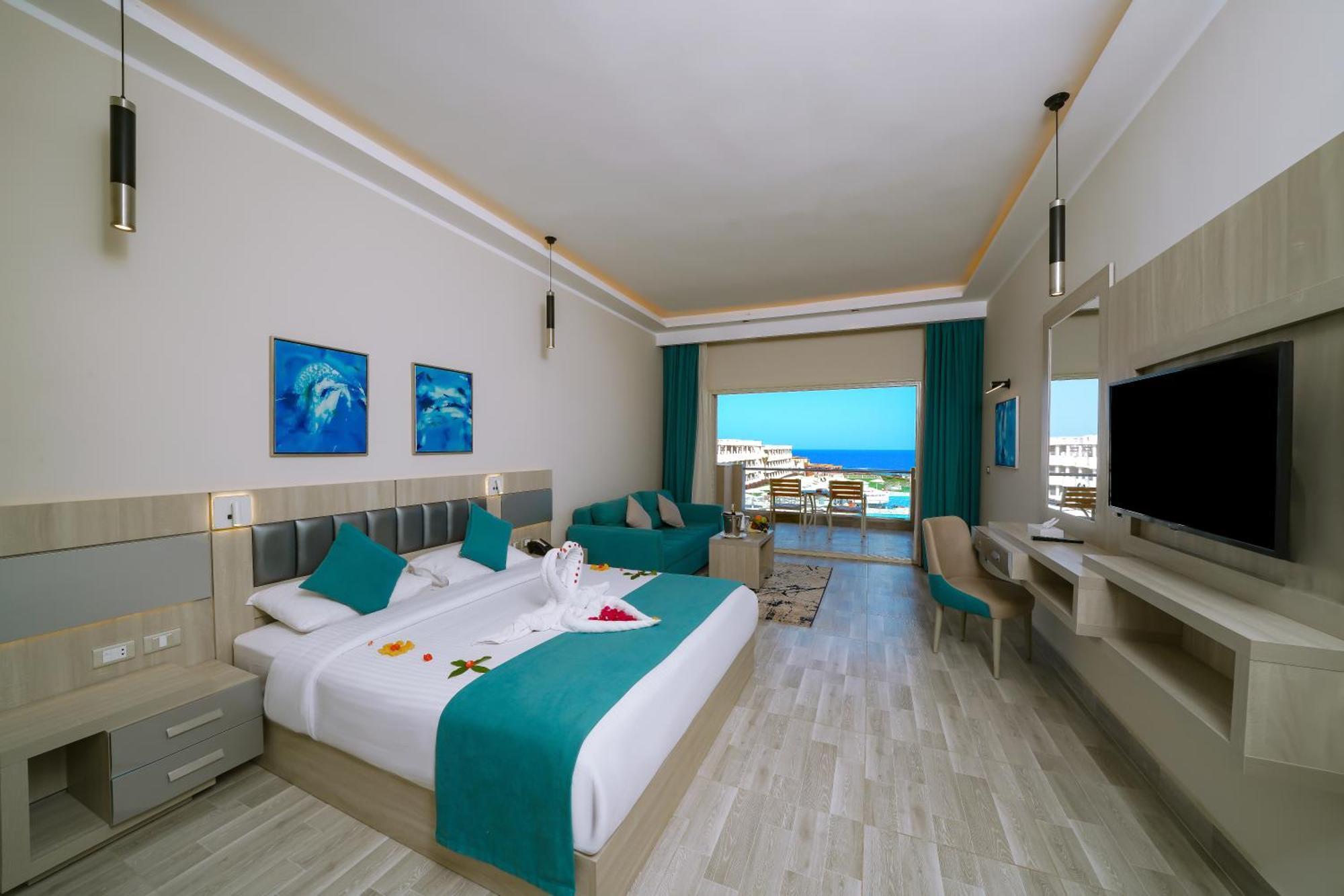 Zimmer mit Kingsize-Bett und Meerblick