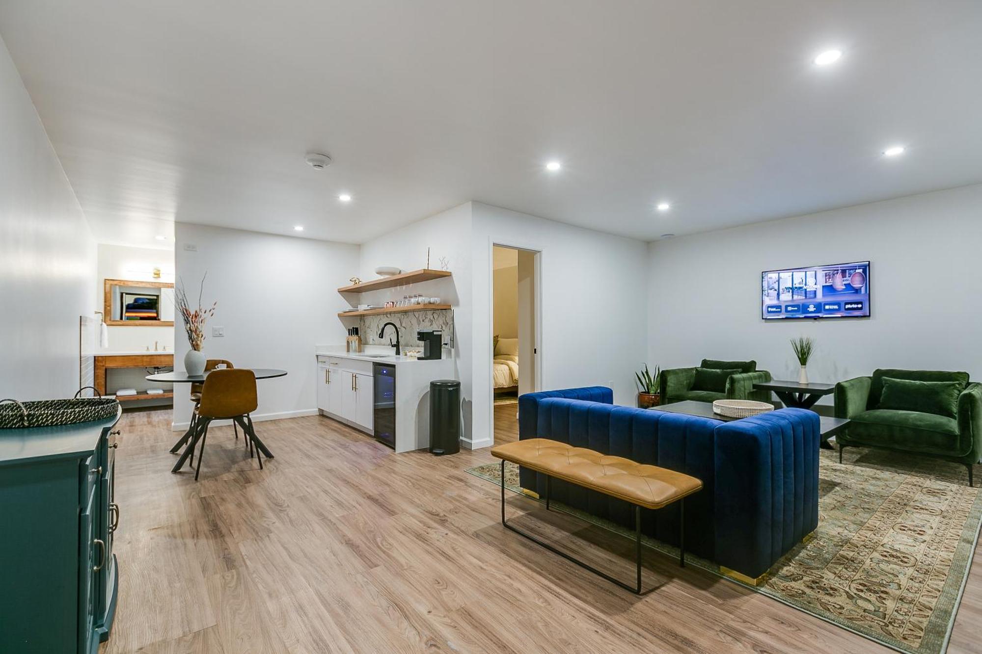 Deluxe King Suite