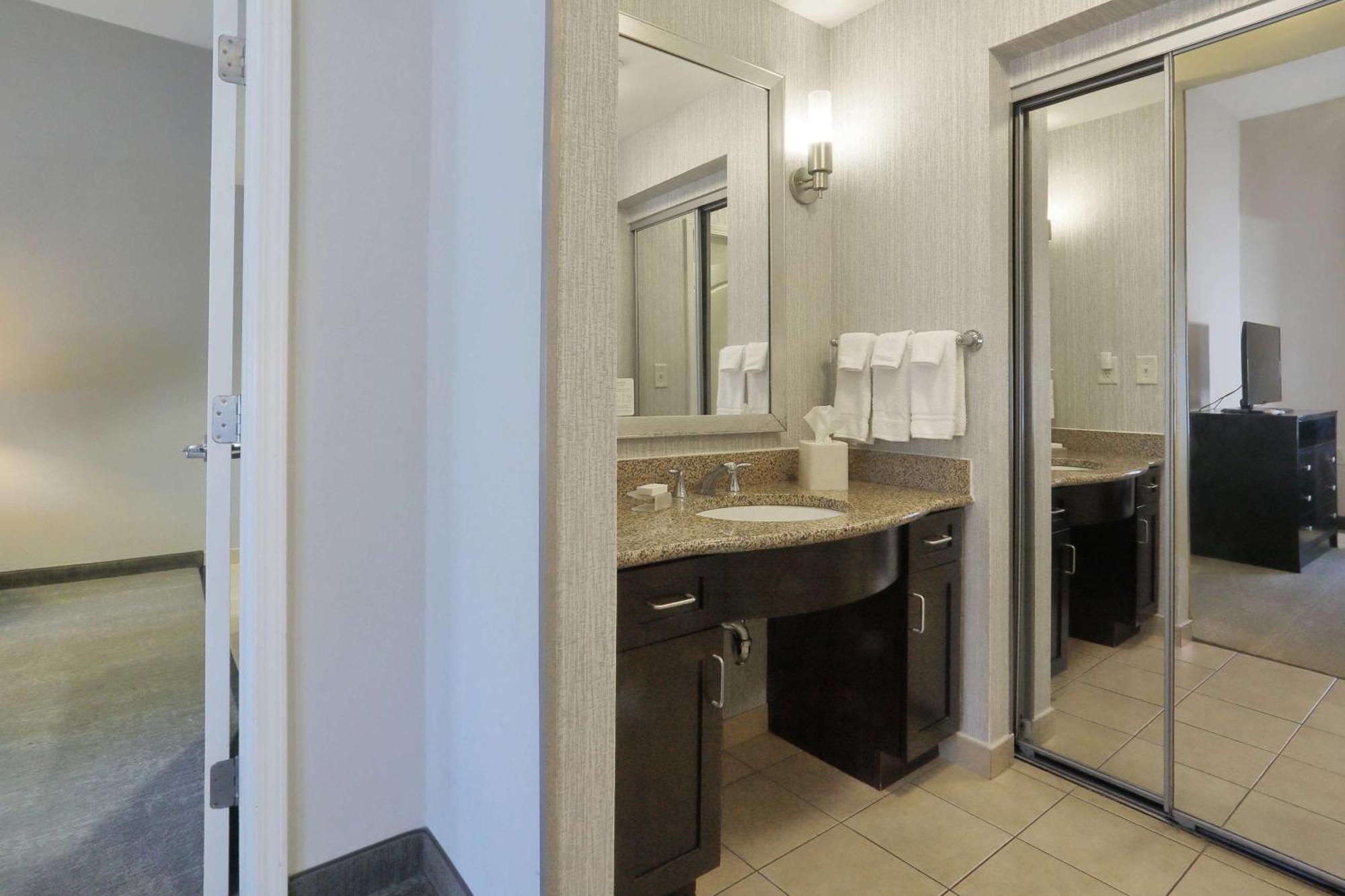 One-Bedroom Queen Suite with Two Queen Beds - Non-Smoking